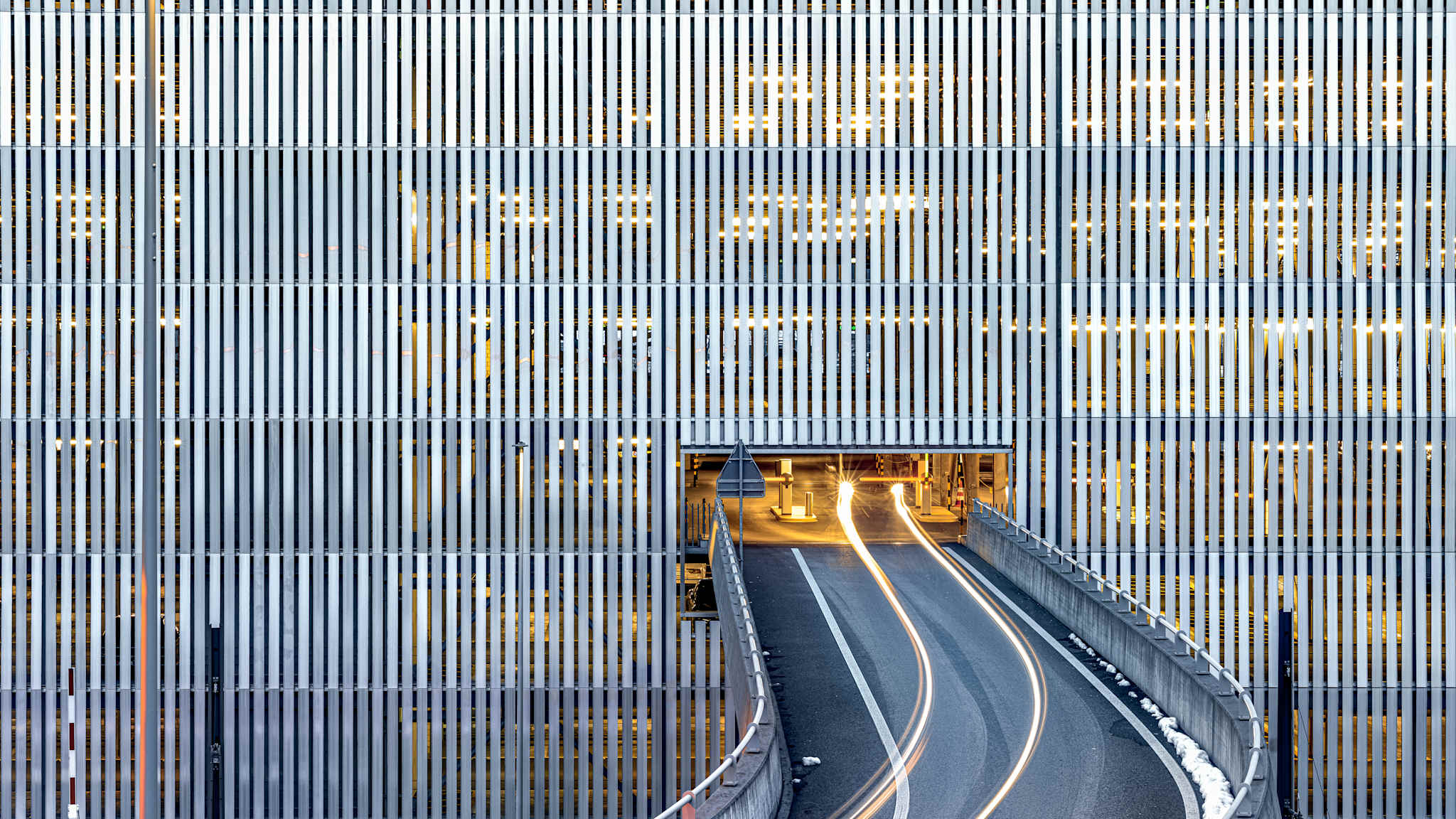 Zufahrt zu einem Parkhaus