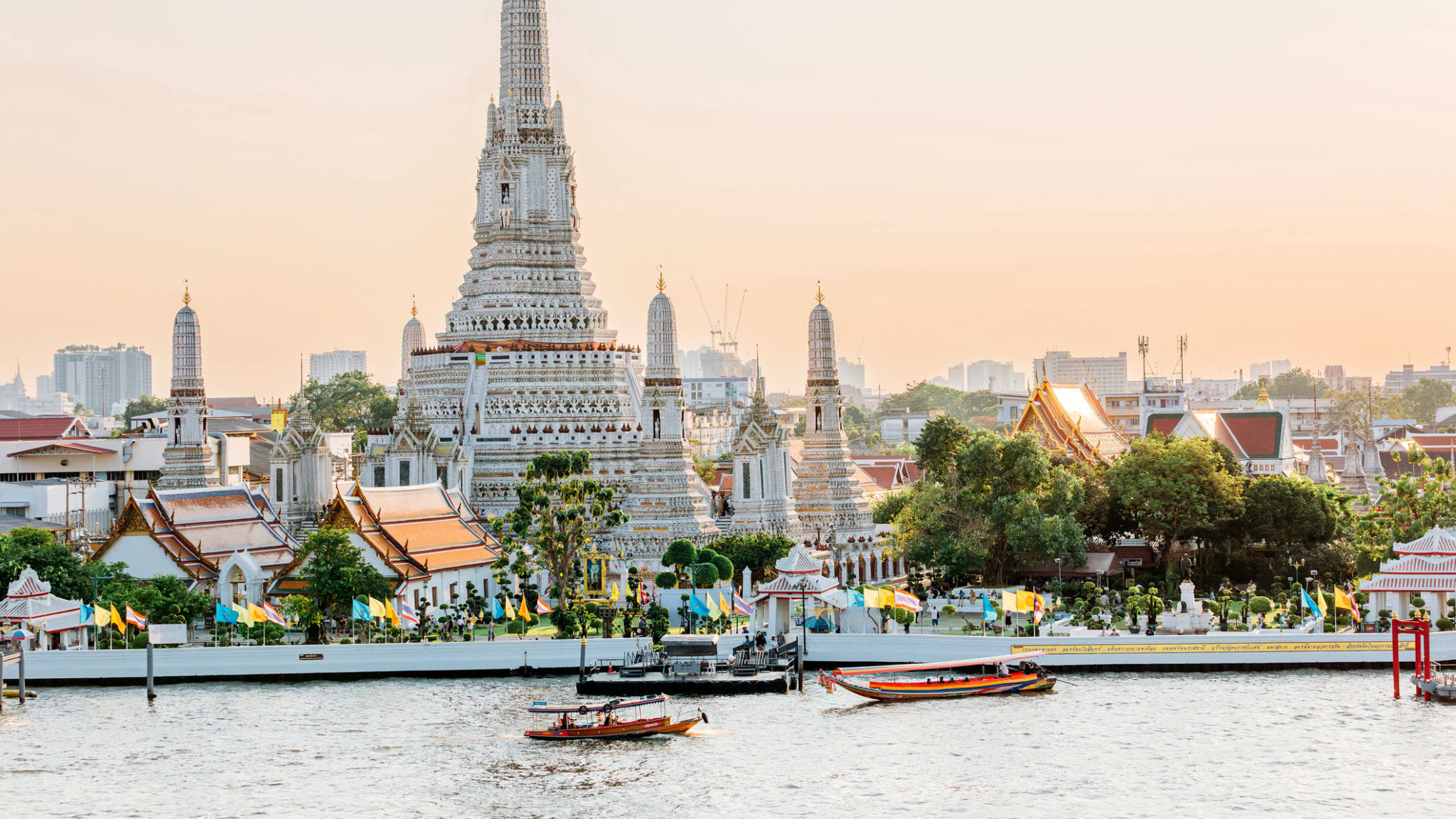 Fluss und Wat Arun Tempel, Bangkok, Thailand