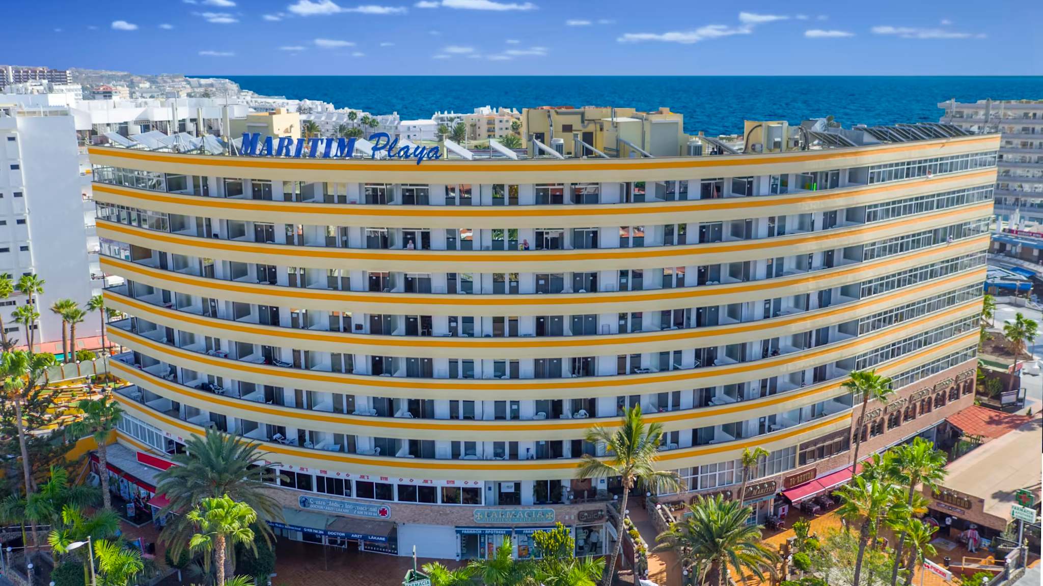 Luftaufnahme der Hotelfront