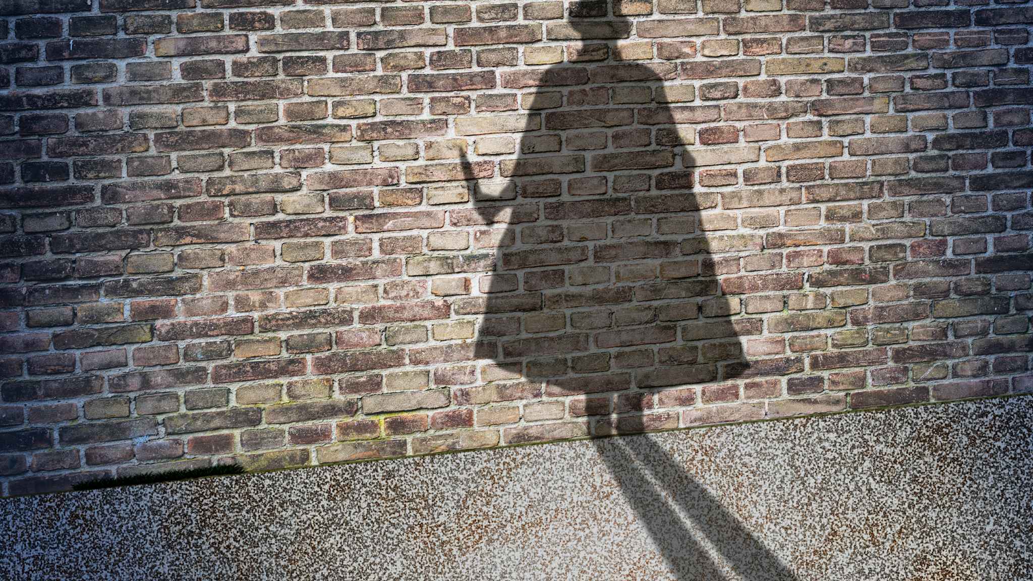 Schatten einer Person mit einem Messer in der Hand