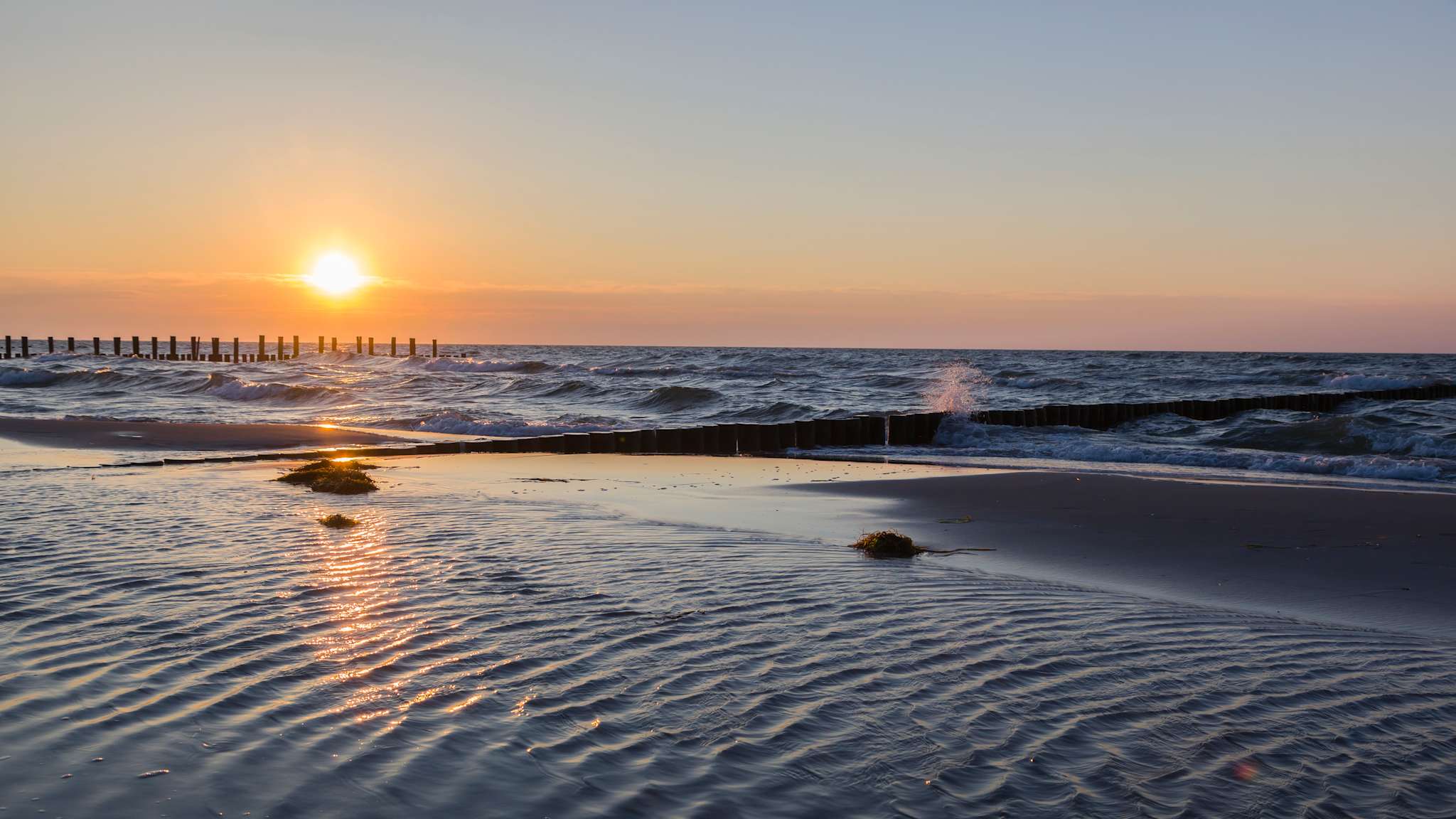 Sonnenaufgang über einem Strand