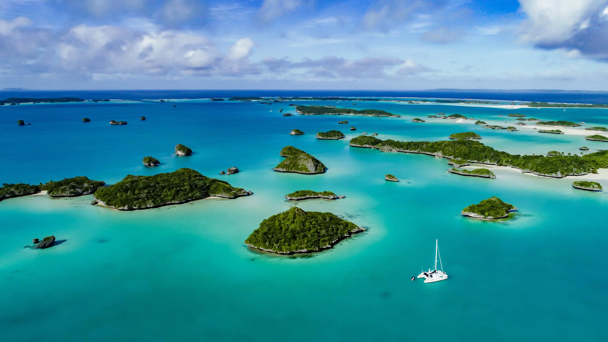 Blick auf mehrere kleine Inseln