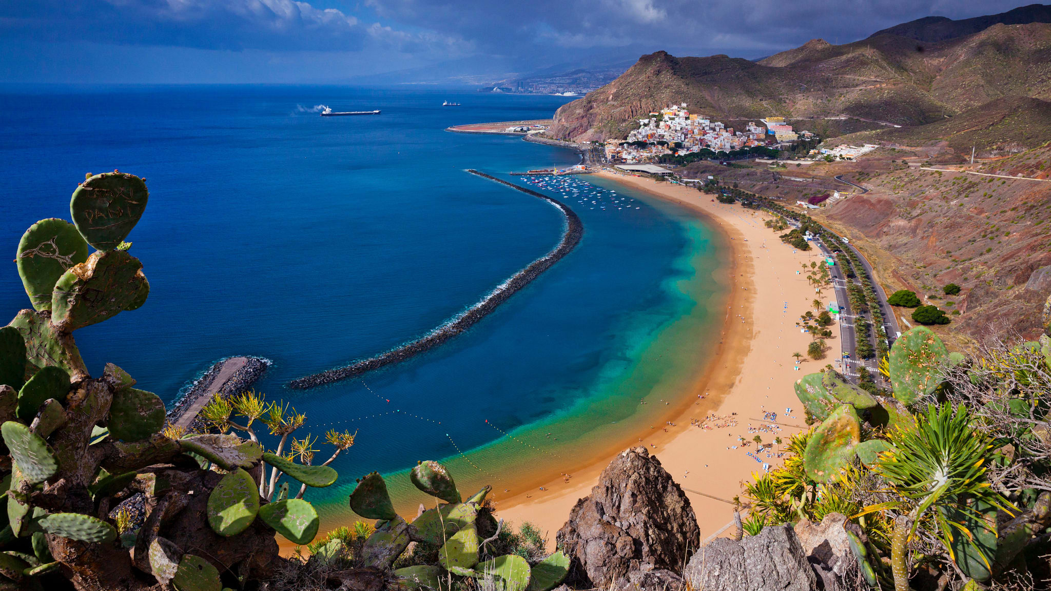 Panoramablick auf die Playa de las Teresitas, Teneriffa