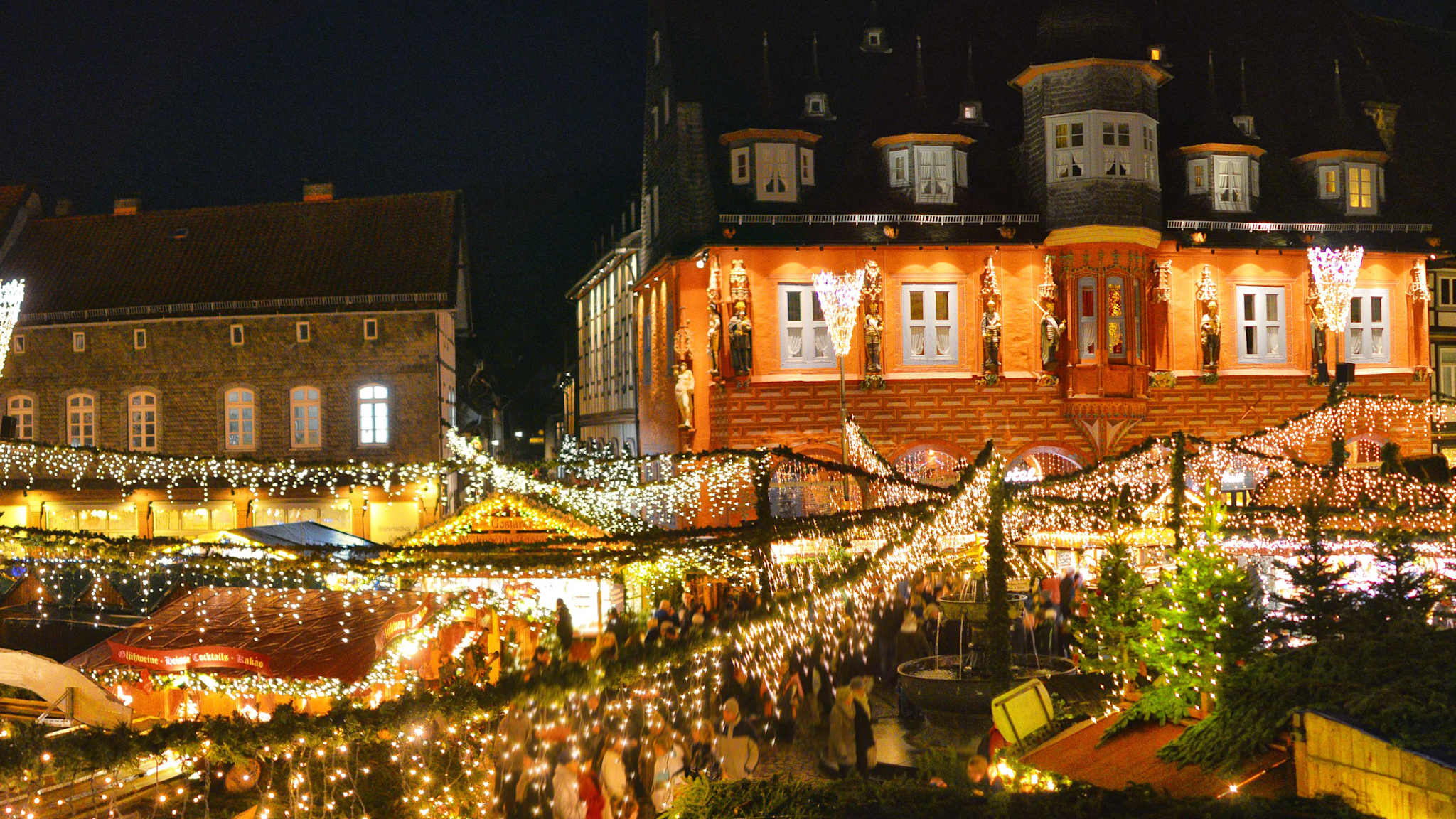 Blick auf den Weihnachtsmarkt in Goslar, Deutschland.