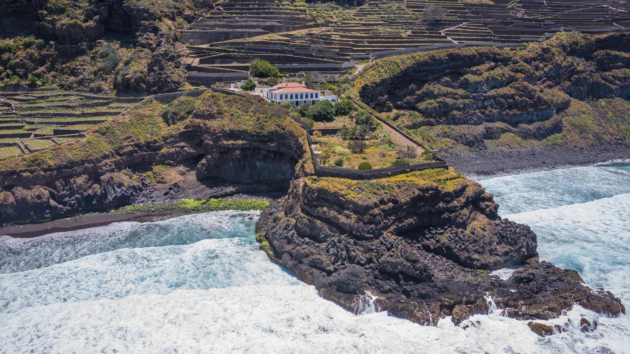 Luftaufnahme der Küste von La Orotava mit den Stränden von Ancón und Los Patos, im Norden der Insel Teneriffa auf den Kanarischen Inseln.