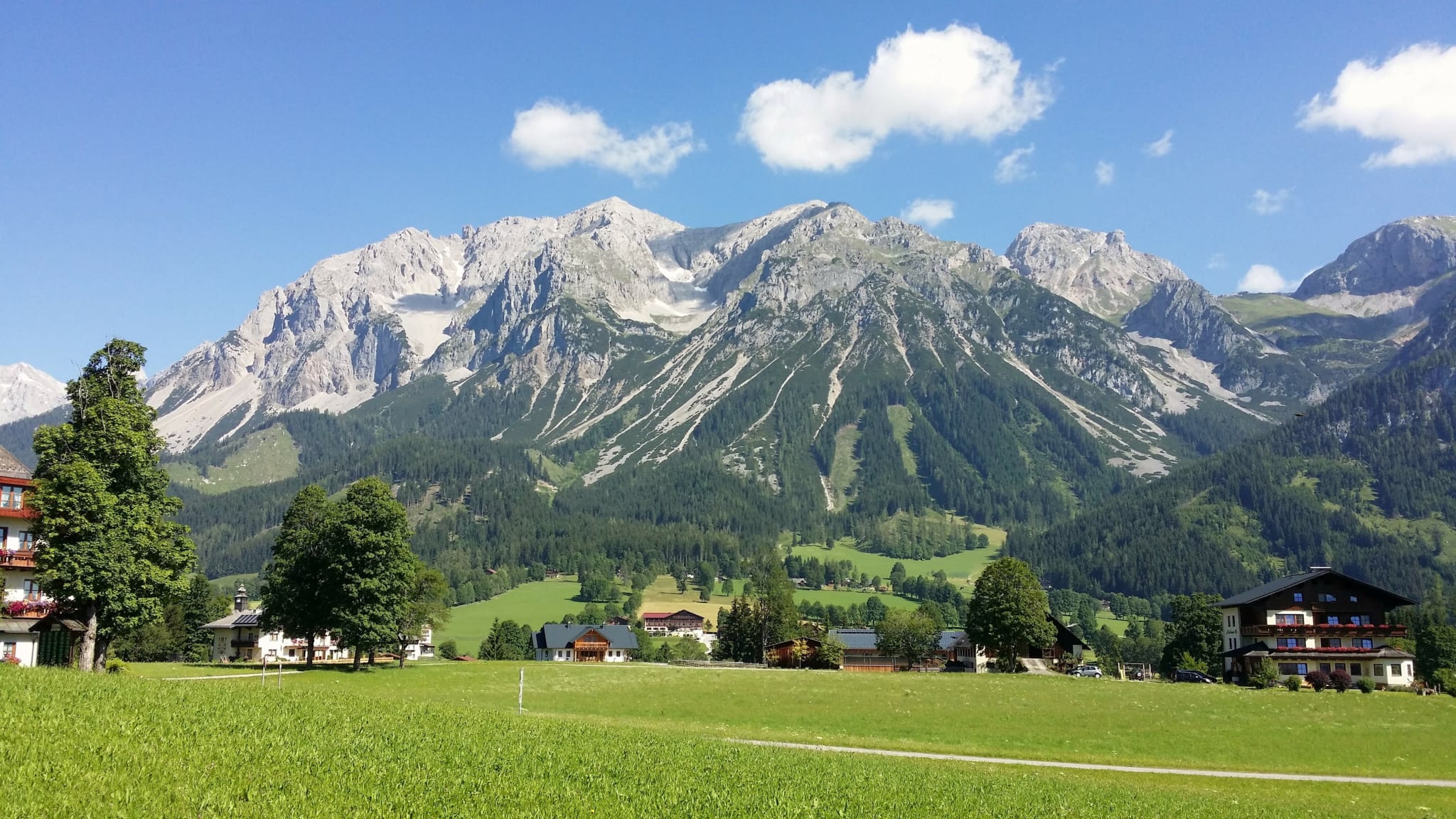 Ramsau am Dachstein hat spektakuläre Gebirgszüge zu biten © Ralph - stock.adobe.com