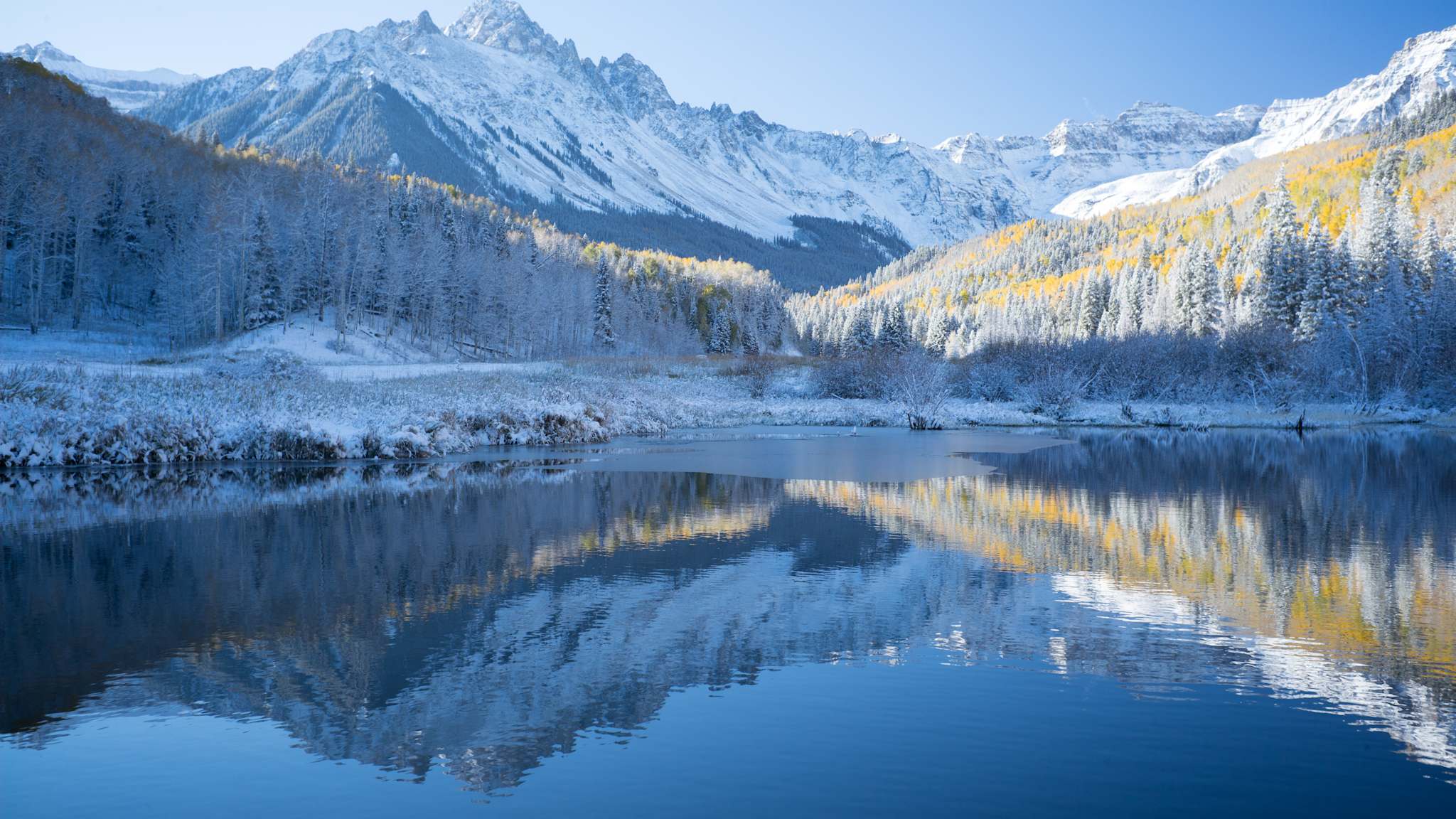 Reflexion der Bergkette Sneffle, Colorado, USA. © Pete Lomchid via Getty Images
