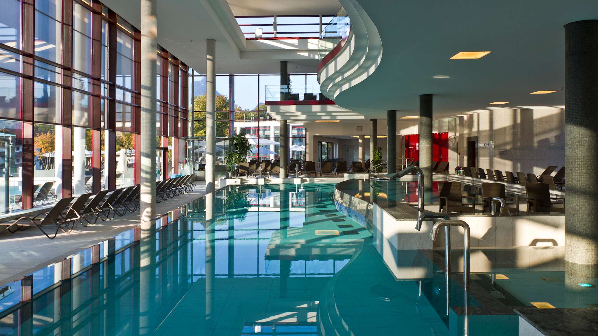 Der Innenraum einer Therme
