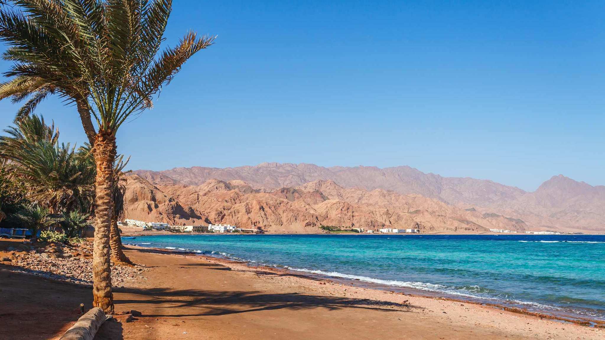 Sandstrand am Roten Meer in Dahab in Ägypten.