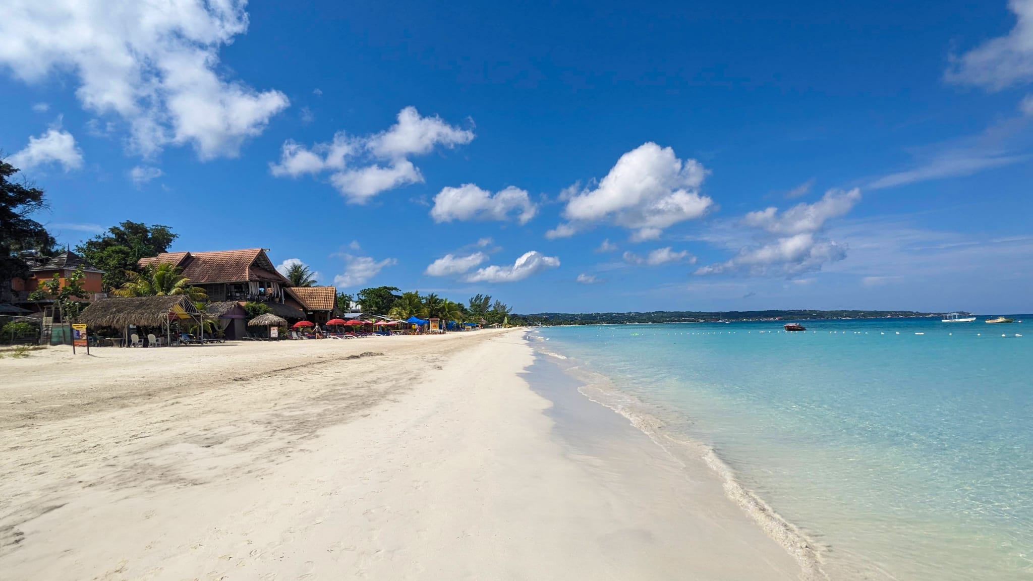 Seven Mile Beach, Negril, Jamaika © Thanasis/Moment via Getty Images