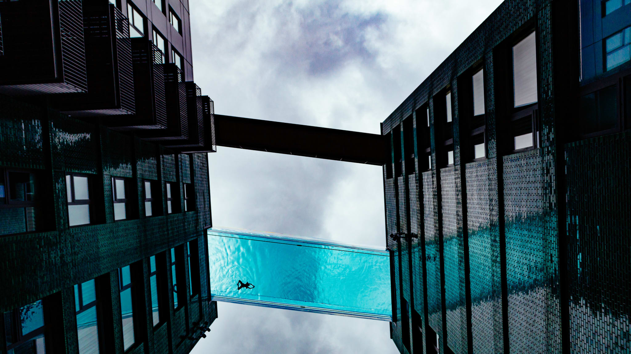 Sky Pool, London, Großbritannien