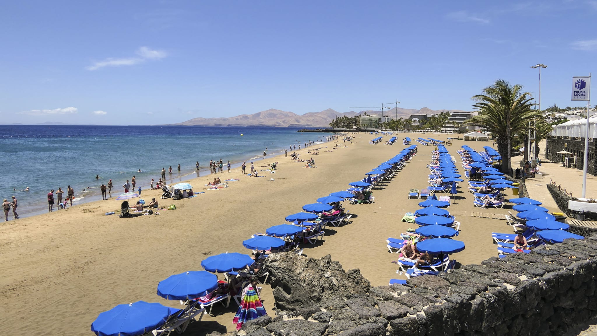 Die Playa Grande von Puerto del Carmen auf Lanzarote