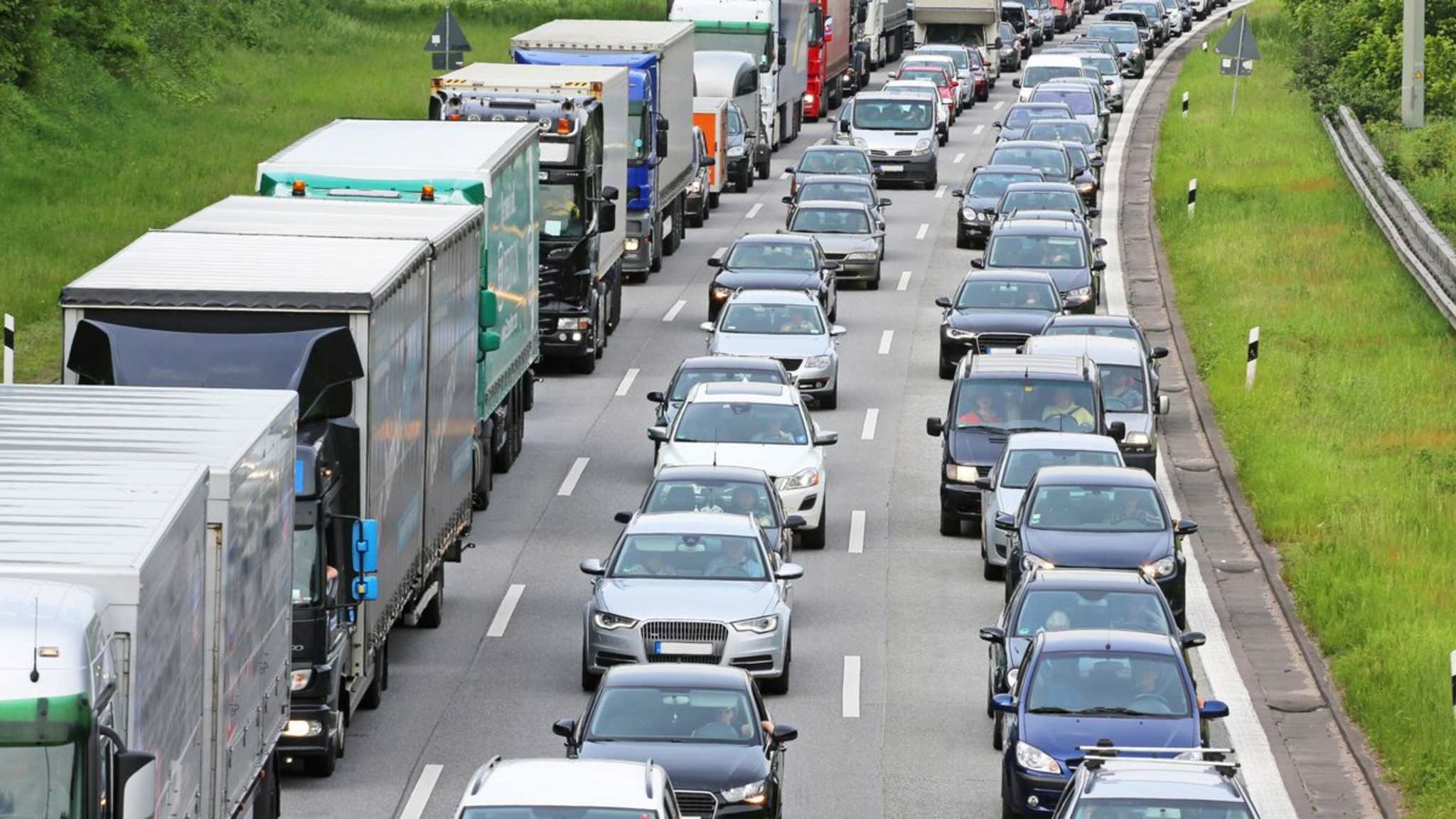 Auf deutschen Autobahnen kommt es häufig zu Staus. © iStock via Getty/Canetti