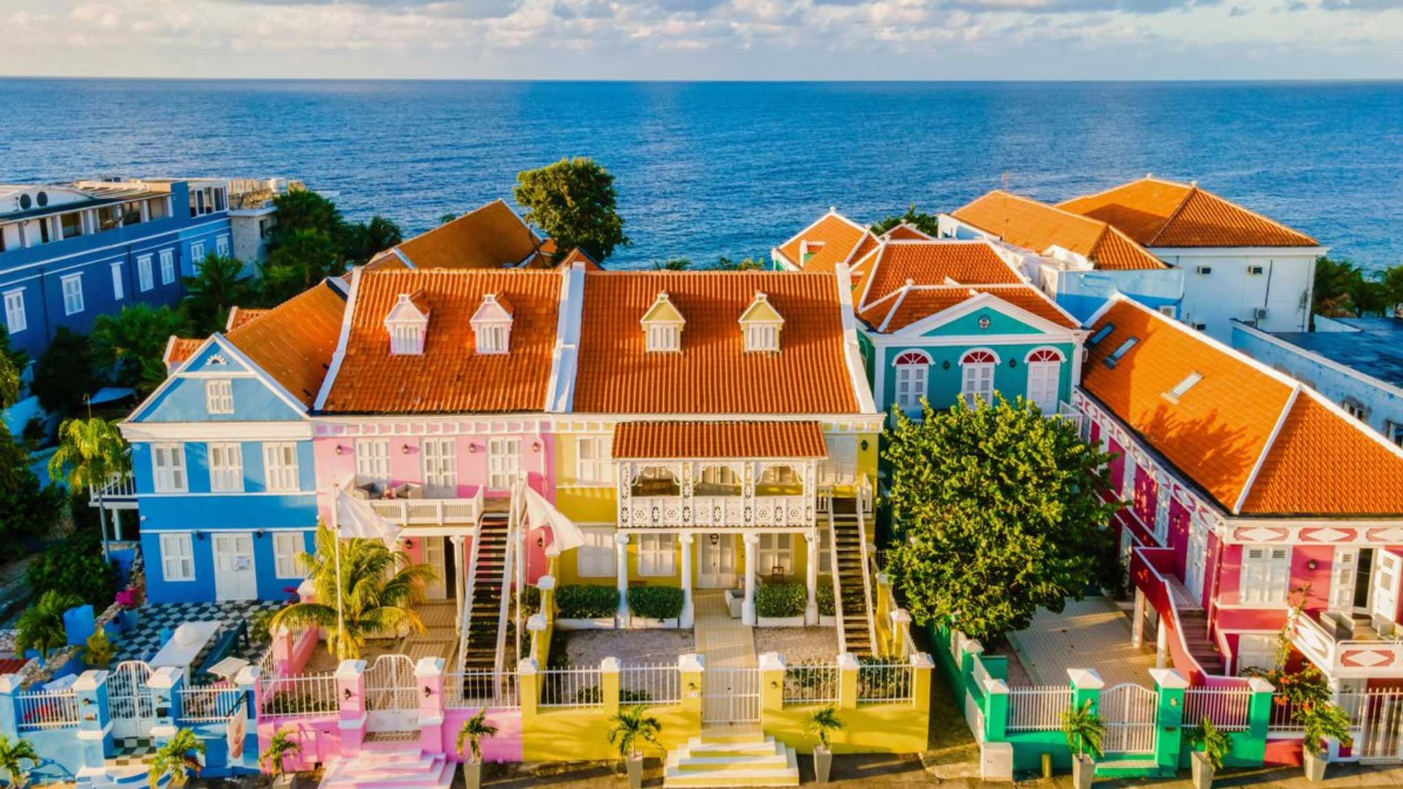 Willemstad begeistert mit seinen farbenfrohen Häusern. © IMAGO/Pond5 Images