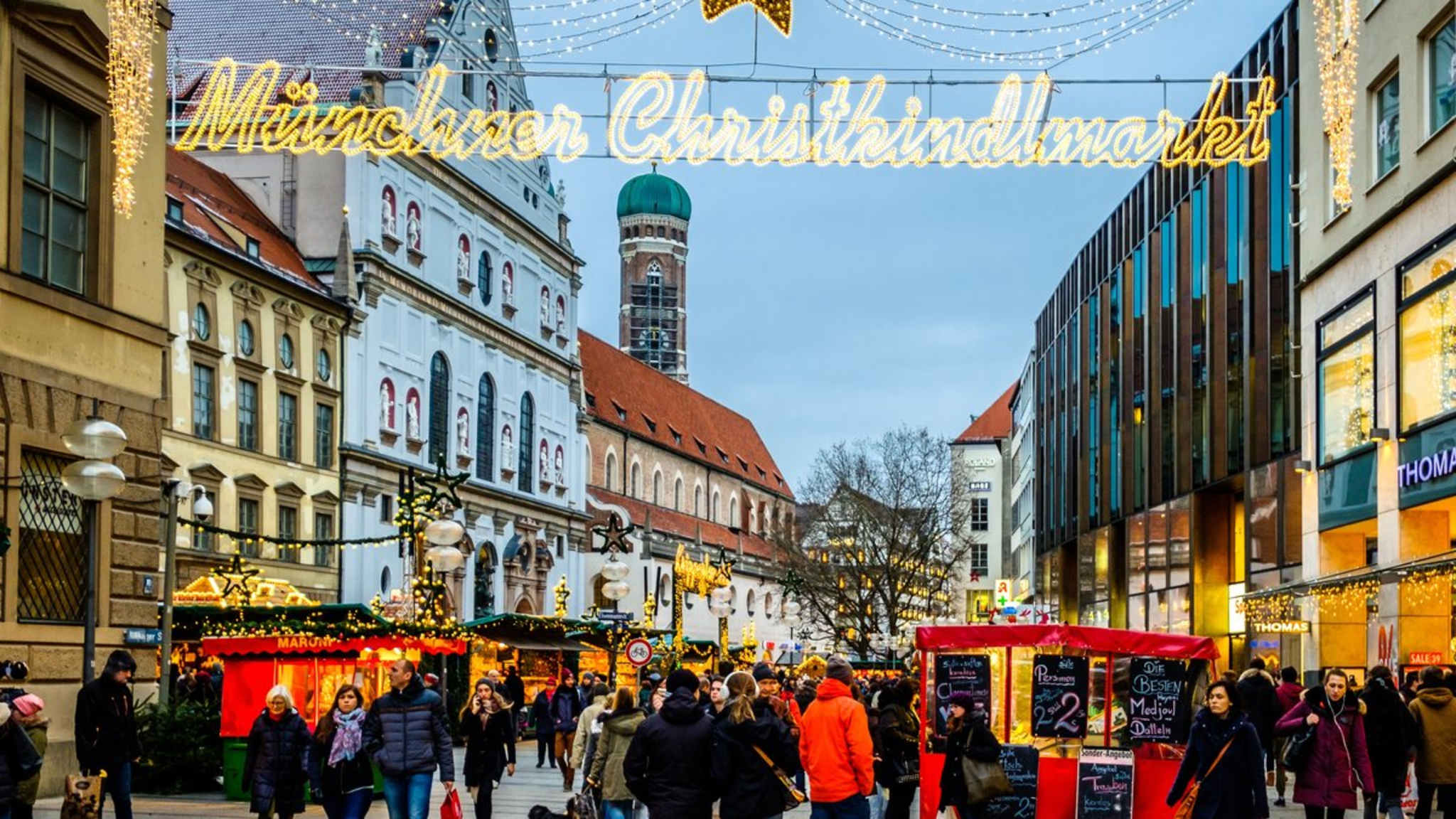 Münchens Fußgängerzone ist im Advent besonders belebt. © istock/FooTToo