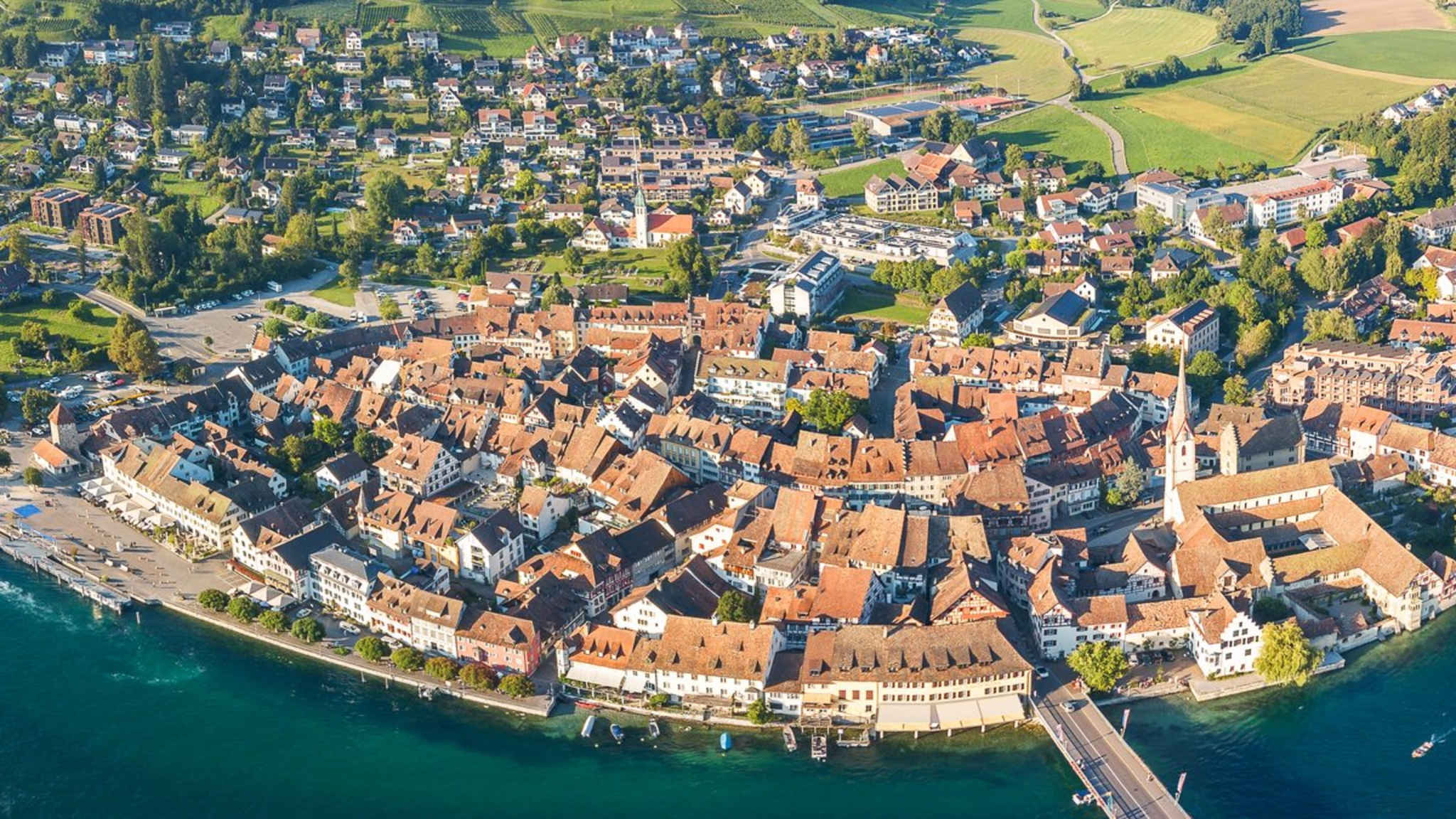 So sehen Vögel Stein am Rhein in der Schweiz. © iStock via Getty/SiyueSteuber