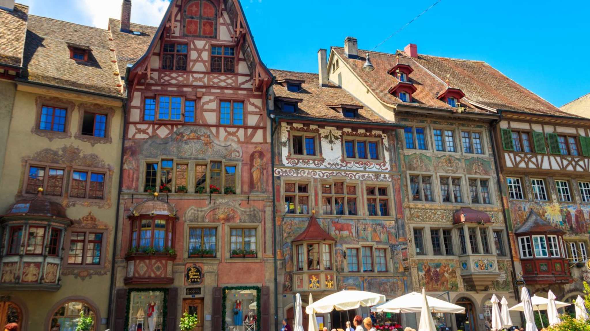 Die kunstvollen Fassaden in Stein am Rhein. © iStock via Getty/OlyaSolodenko