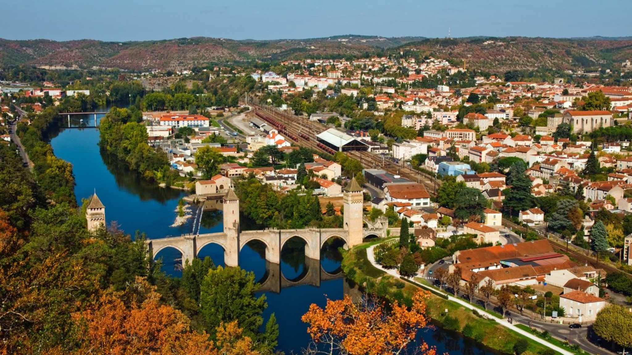 Das französische Cahors im Herbst. © iStock via Getty/pase4