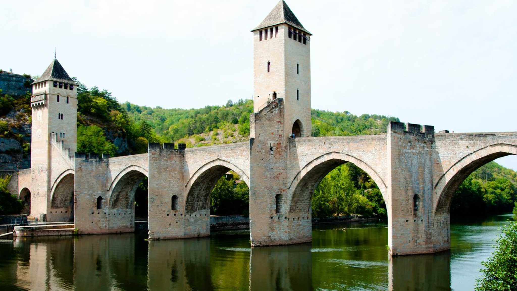 Die Pont Valentré ist von Ufer zu Ufer rund 172 Meter lang. © iStock via Getty/Photon-Photos