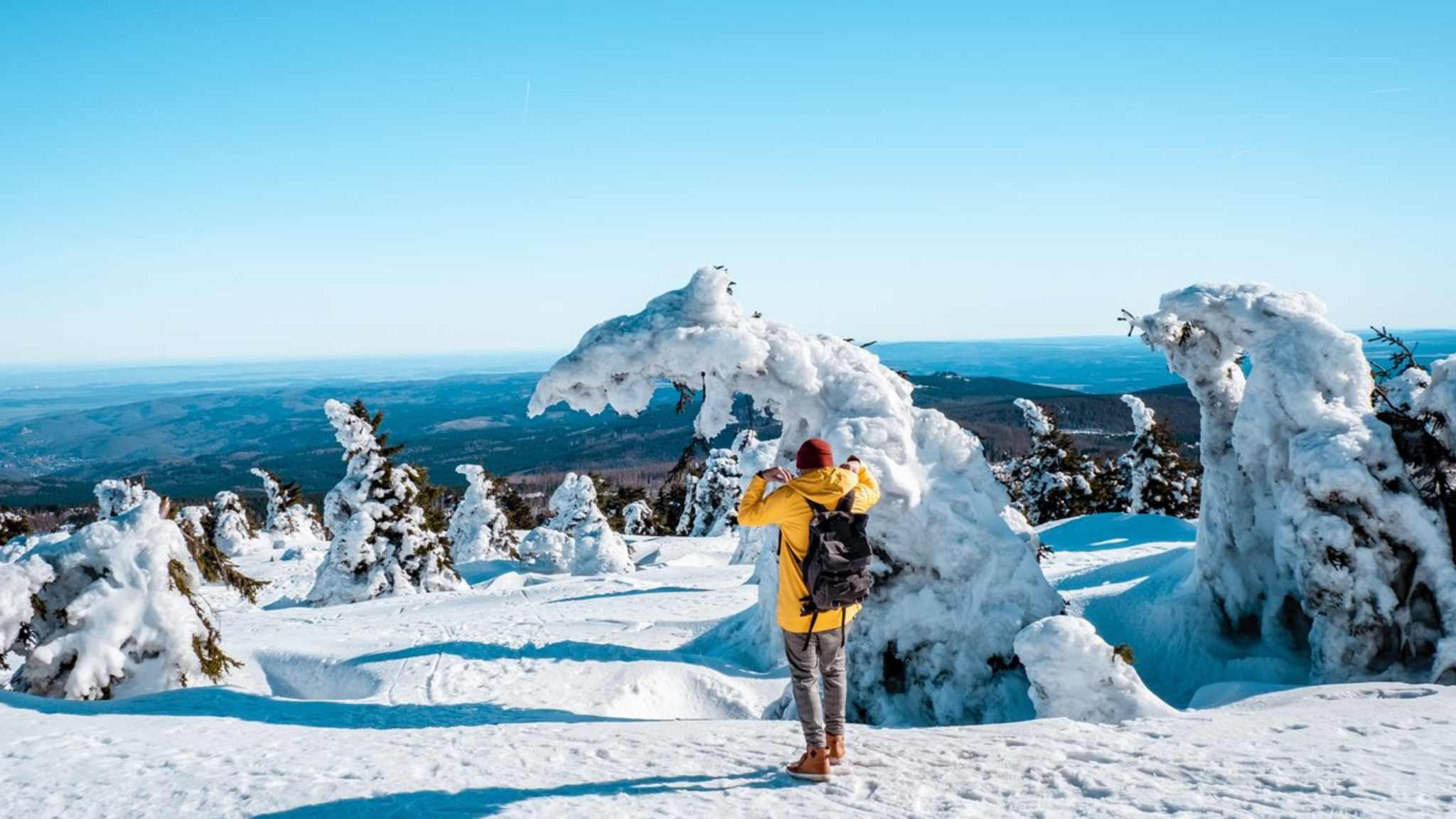 Der Brocken hält im Winter besondere Wandererlebnisse bereit. © istock/fokkebok