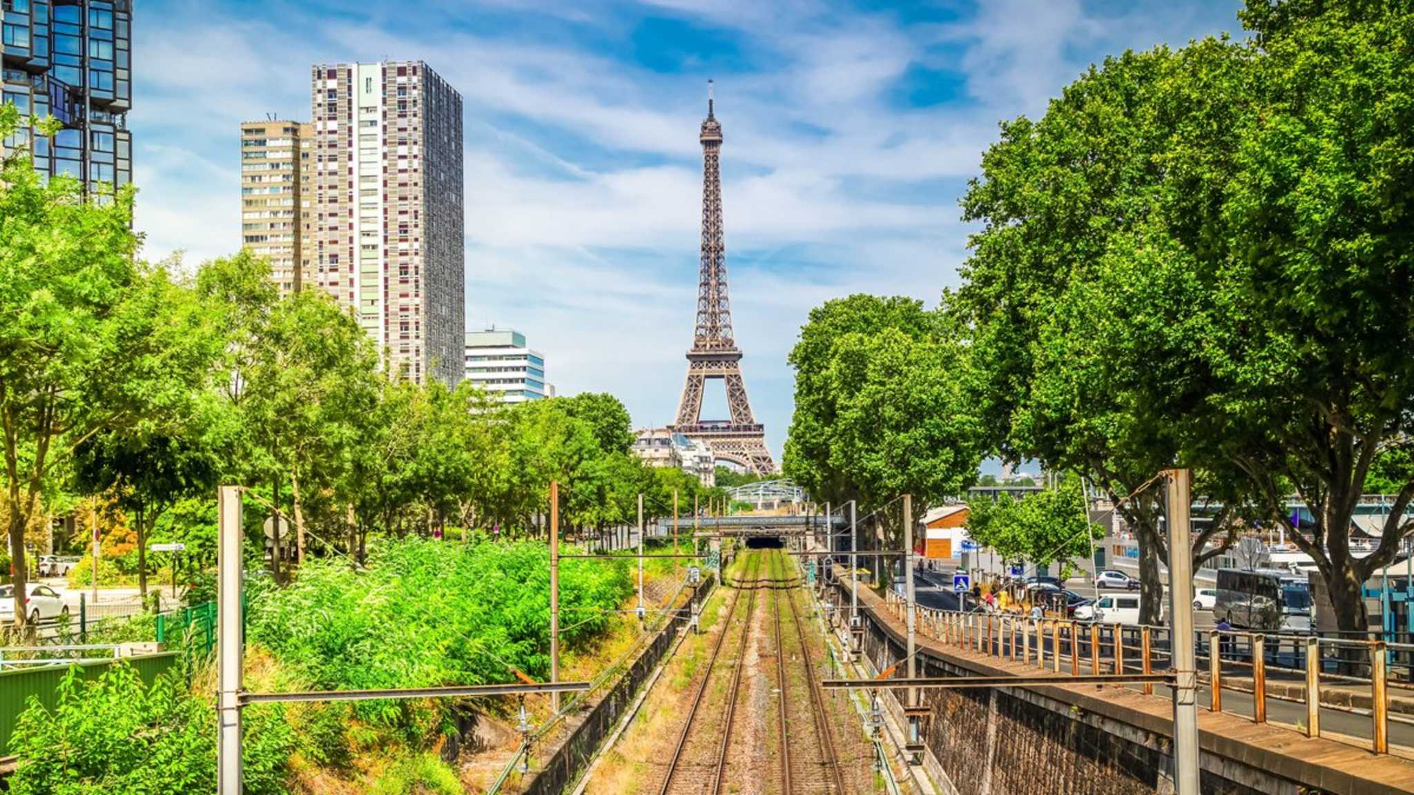 Mit Schnellzügen bist Du von Deutschland aus innerhalb weniger Stunden in Paris.  © neirfy/iStock