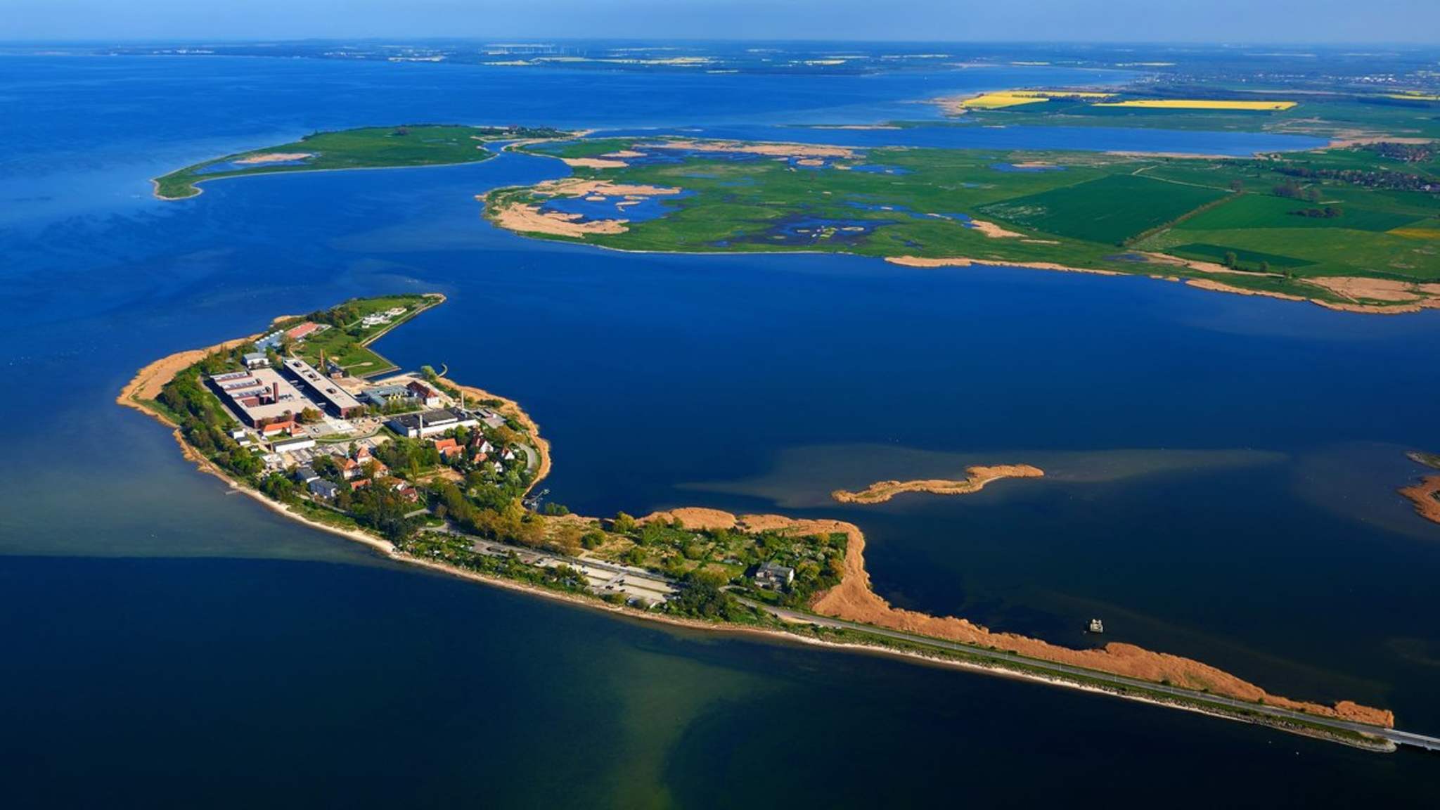 Auf Riems wird seit mehr als hundert Jahren abgeschottet an Krankheitserregern geforscht. © Stefan Dinse/Shutterstock.com