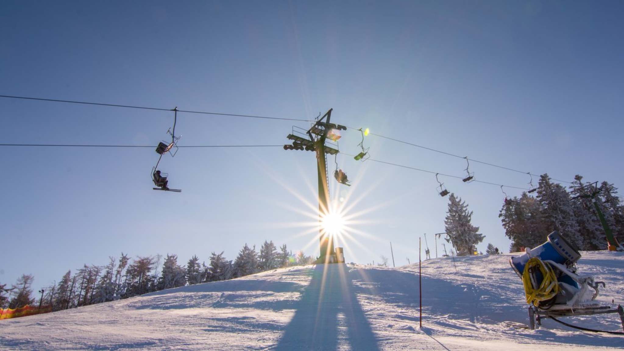 In Mariborsko Pohorje kannst Du auf Europas längster Flutlicht-Piste fahren. © jure kralj/iStock