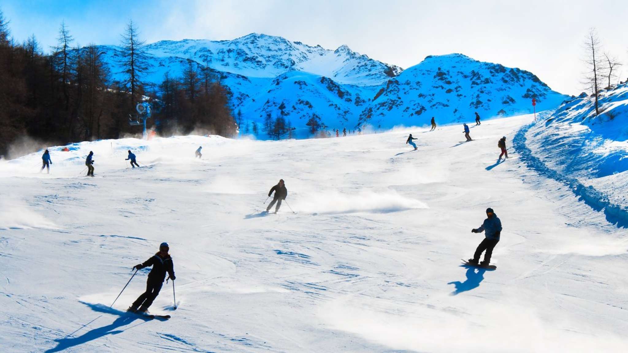 Am Großglockner sind die Pisten perfekt präpariert. © Shutterstock.com / Vania Tonova