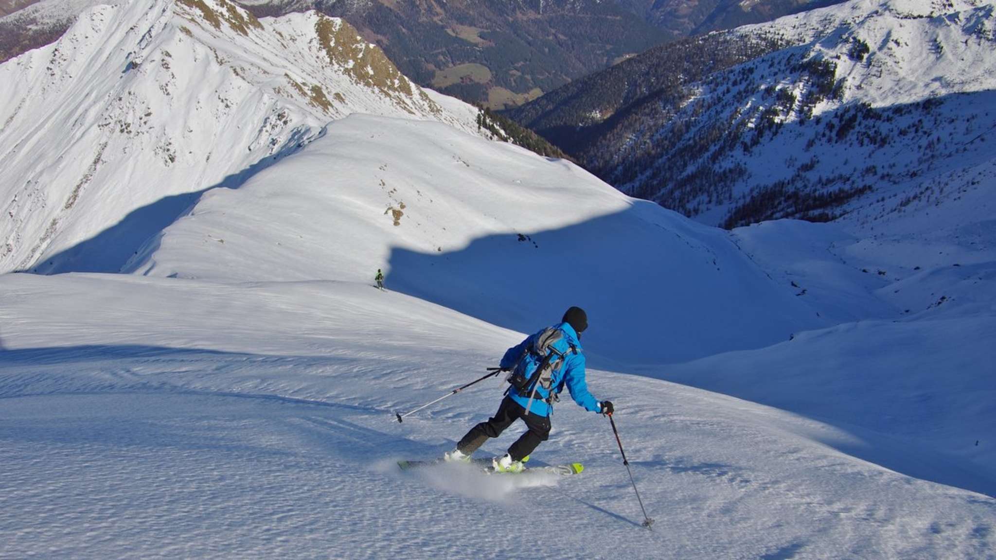 Ein Traum für alle SkifahrerInnen: Carven mit Blick auf die Dolomiten. © Shutterstock.com/Alessandro Zappalorto