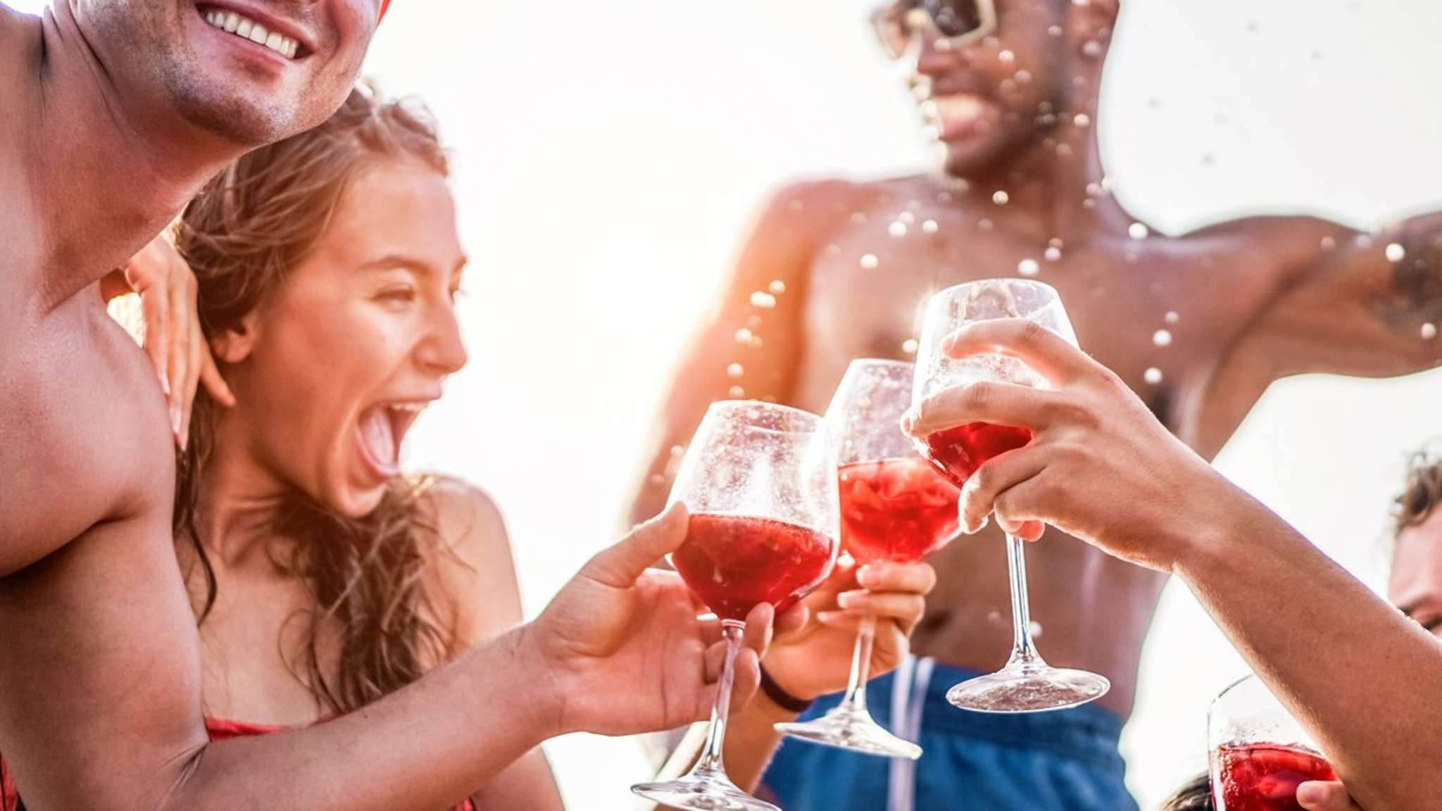 Viele wollen von Mallorca vor allem eines: "mehr Sangria!" © DisobeyArt/iStock