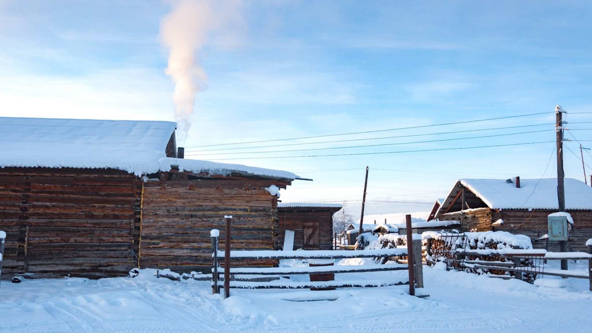 Die Häuser in Oymyakon sind aus Holz. © Lina Shatalova/iStock