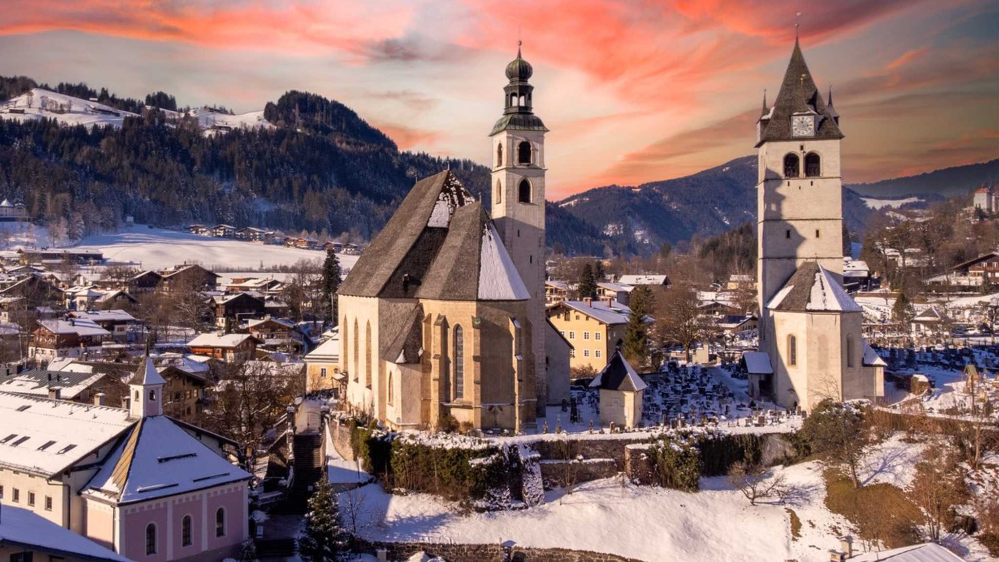 Kitzbühel ist unter einer leichten Schneedecke besonders charmant. © istock/Animaflora