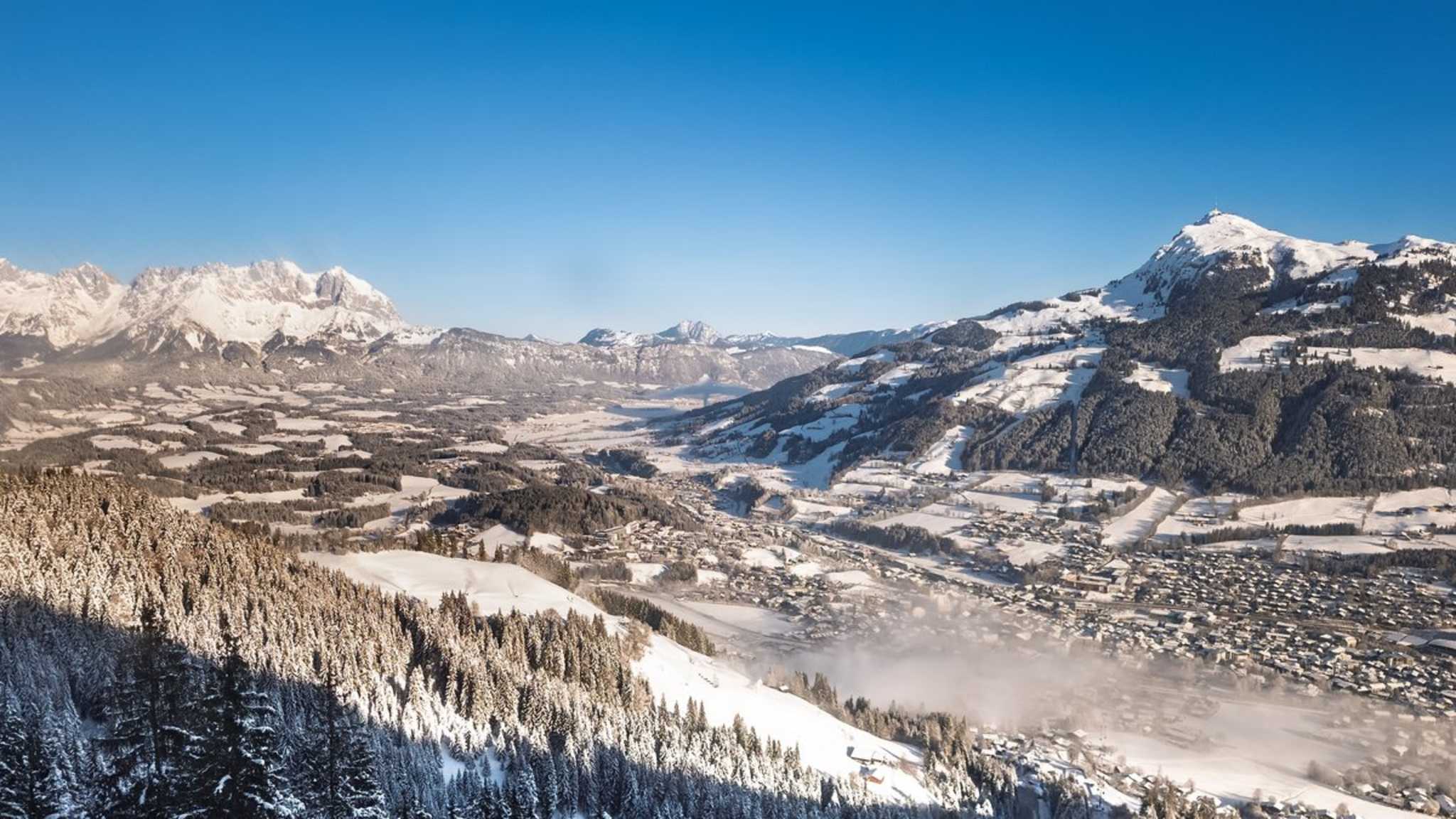 Die Höhenlagen um Kitzbühel bieten an schönen Wintertagen besondere Panorama-Erlebnisse. © istock/boerescul
