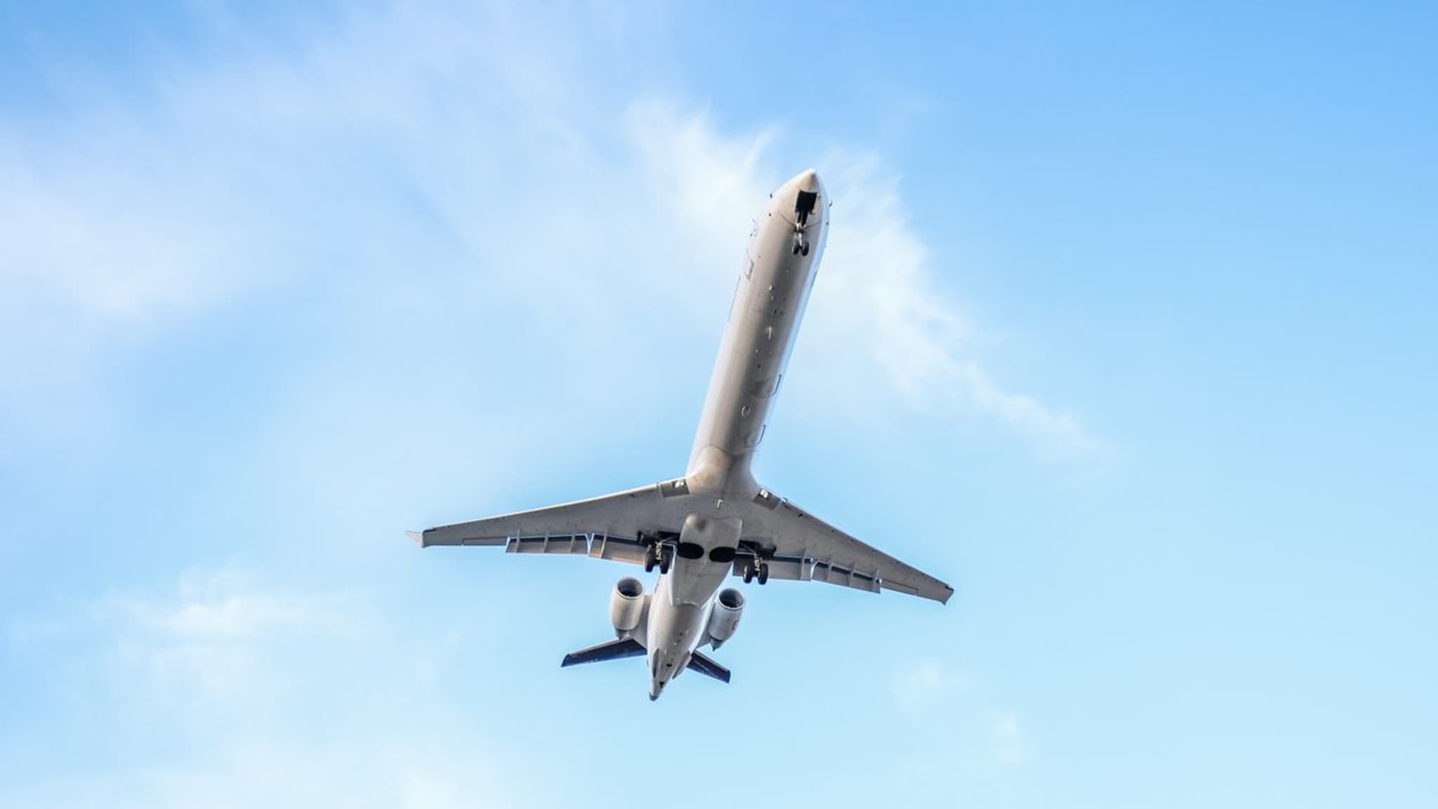 Wenn Du nicht in einer Krisenregion zwischenlanden möchtest, stehen Dir genug Alternativen zur Verfügung. © istock/Aeronautpix