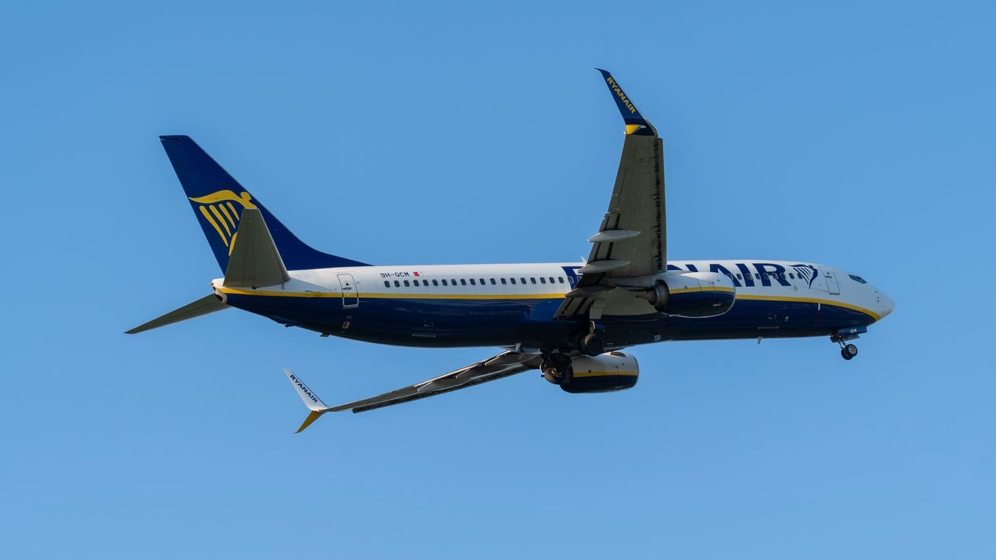 Ryanair strukturiert seinen Flugbetrieb spürbar um. © istock/Mrkit99