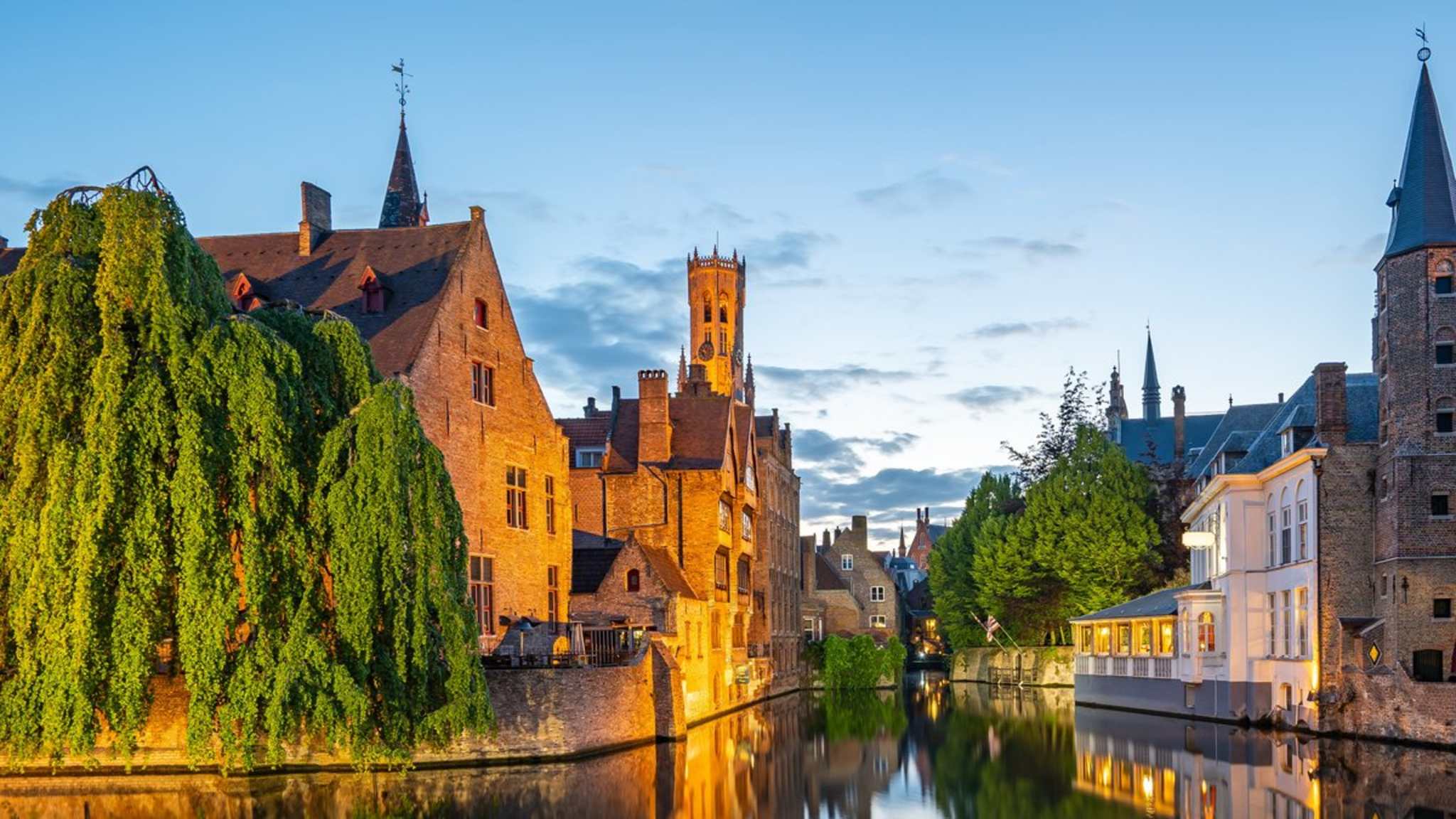 Brügge hat sehr schöne Fleckchen, aber Millionen BesucherInnen stürmen jedes Jahr die Stadt... © iStock via Getty/orpheus26