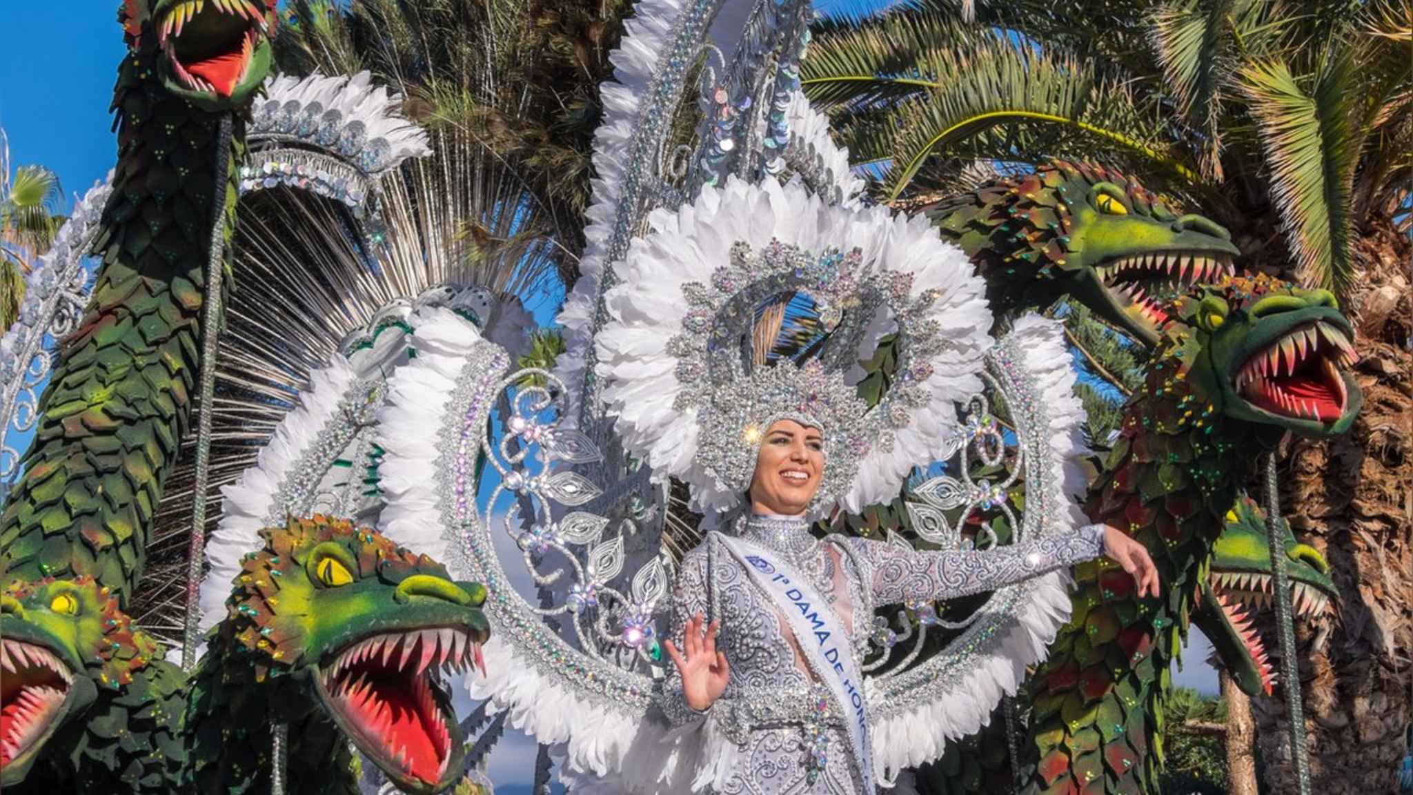 Karneval unter Palmen? Auf den kanarischen Inseln kannst Du das erleben. © istock/Salvador-Aznar