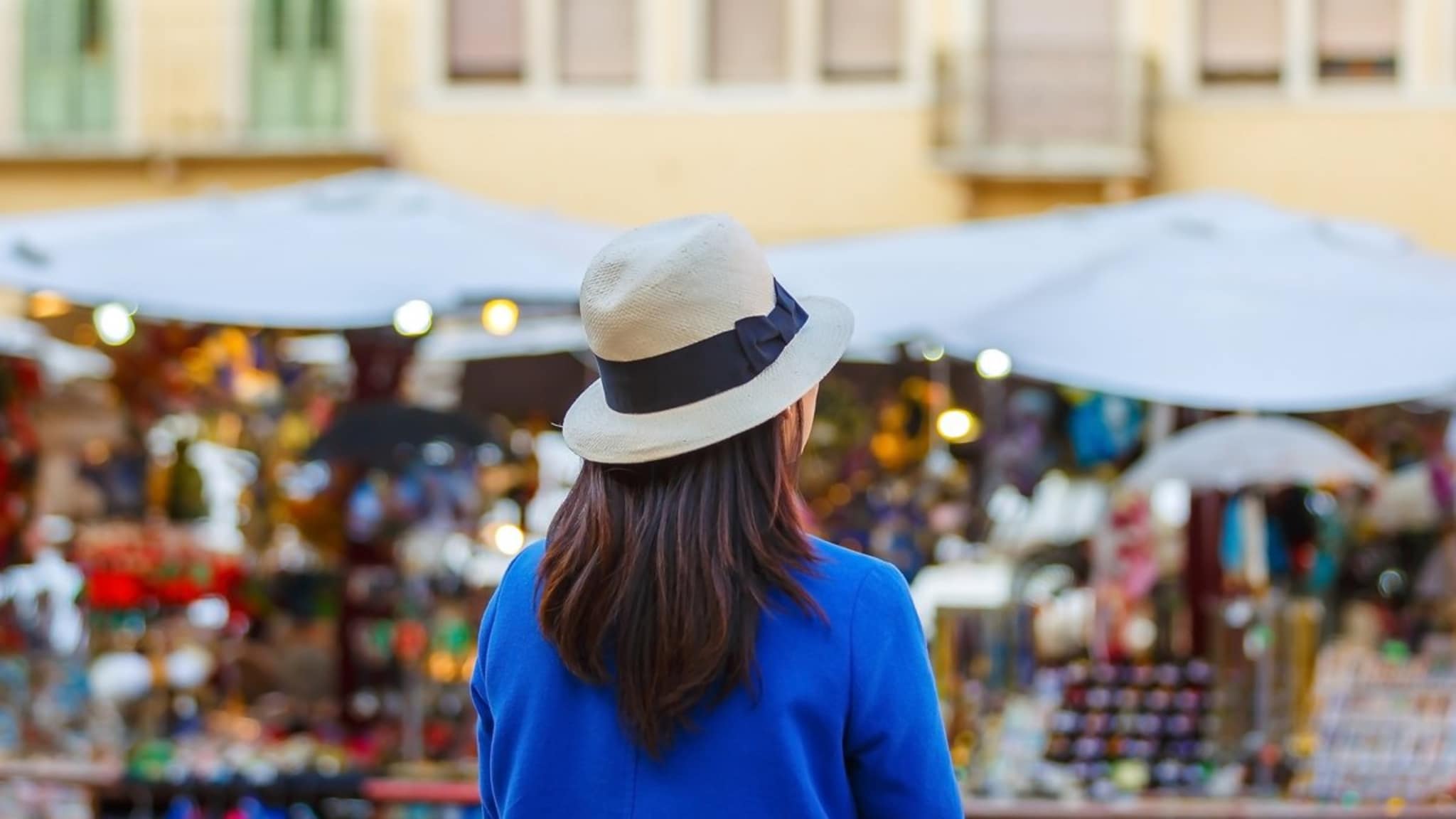 Ganz allein in einem Land mit fremder Sprache? Viele junge Menschen können kaum abwarten, bis es soweit ist. © Shutterstock.com/ Littleaom