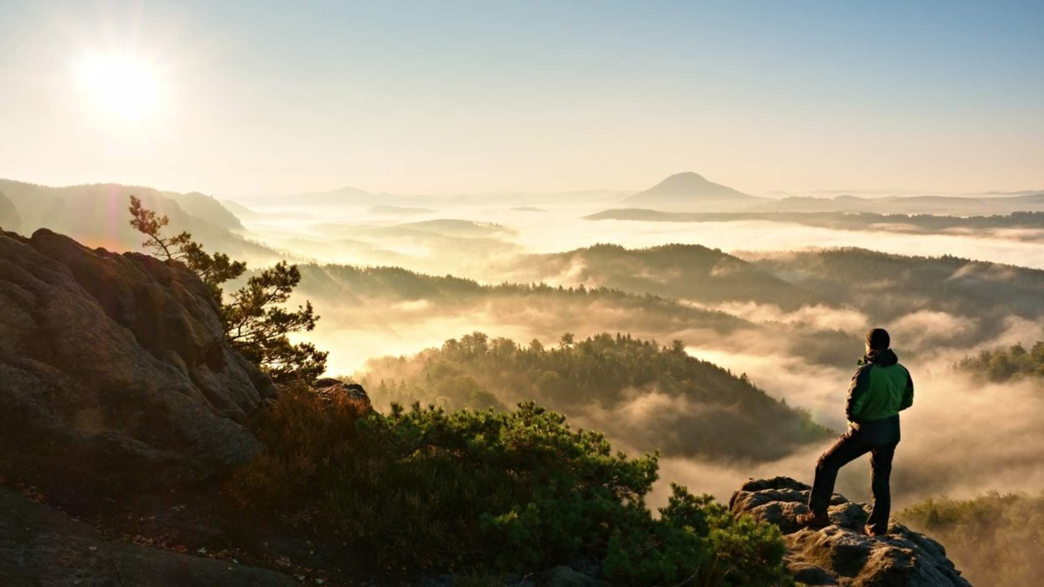 Was für ein Ausblick! Solo-Reisende können sich dorthin auf den Weg machen, wo sie wirklich hin wollen. © Shutterstock.com/rdonar