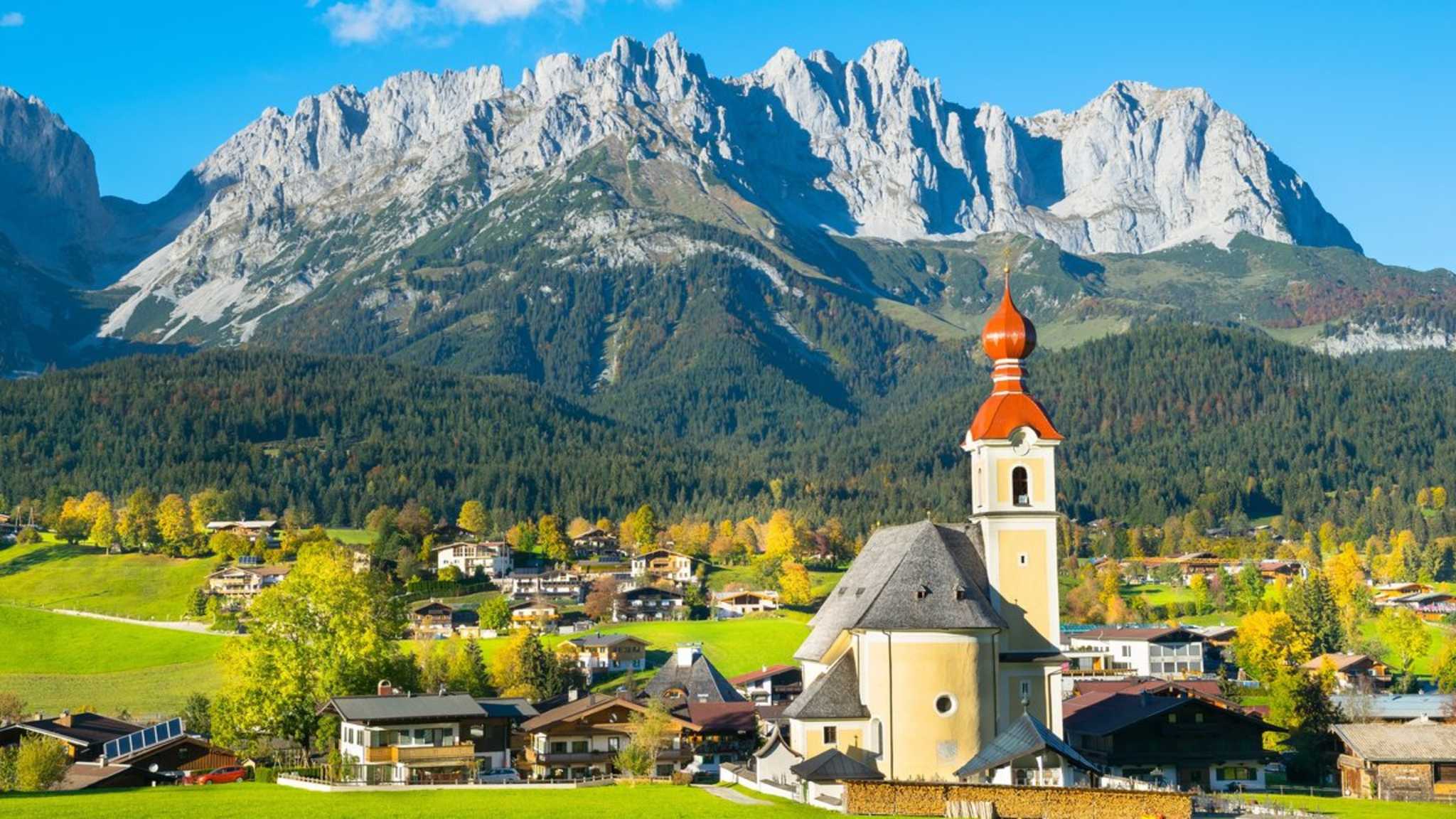 Das Dorf Going liegt in einer malerischen Landschaft. © Nido Huebl/Shutterstock.com