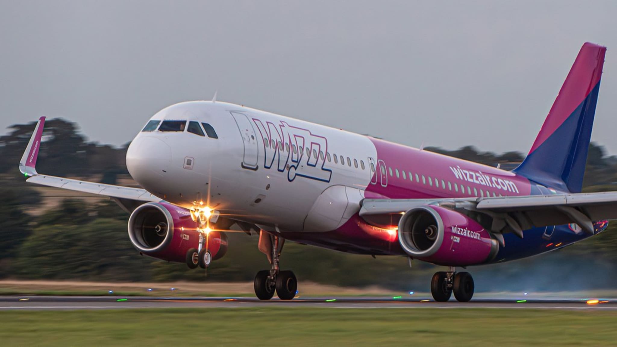 Unter den schlechtesten europäischen Airlines: Wizz Air aus Ungarn. © iStock via Getty/Jaroslaw Kilian