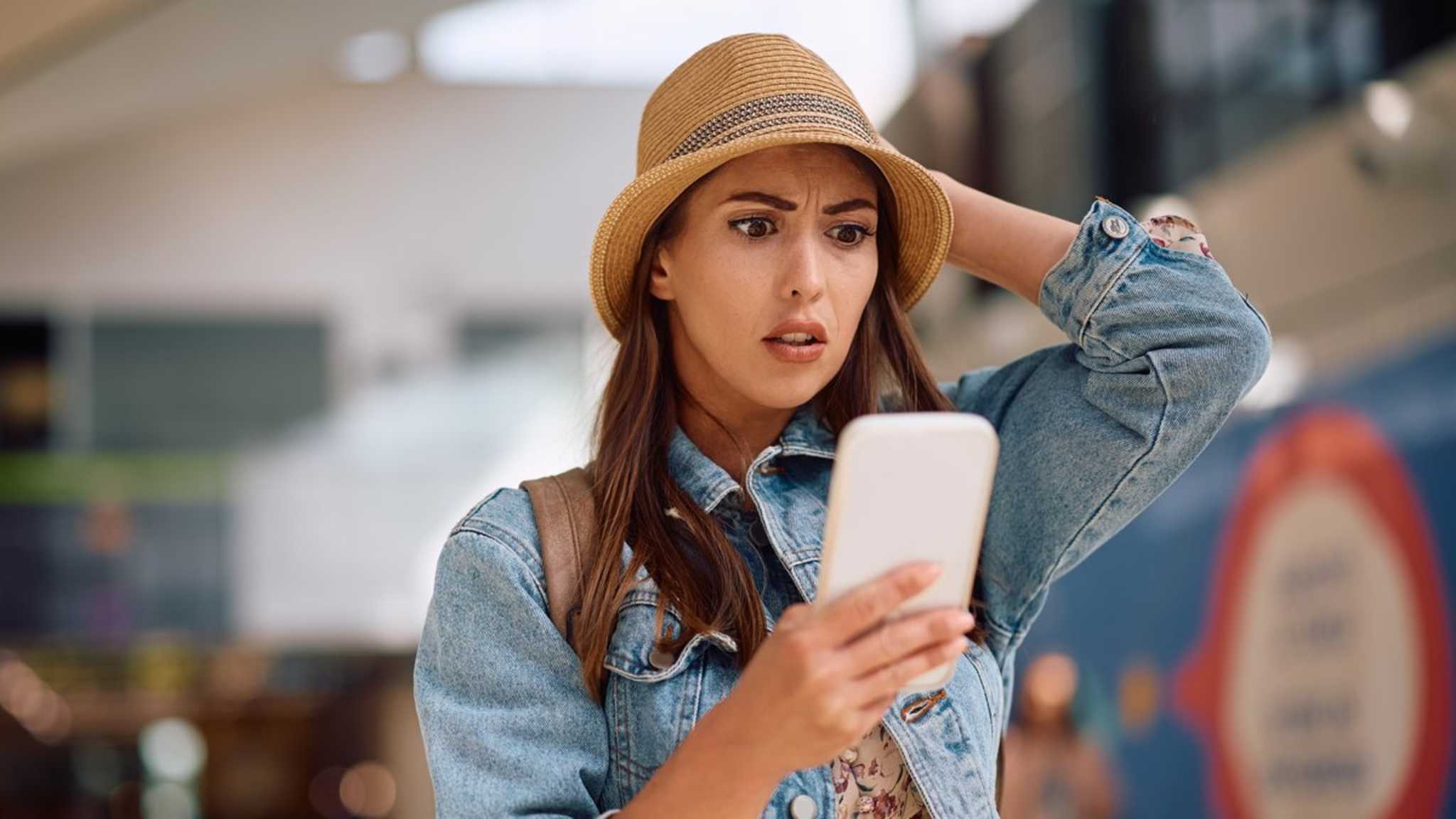 Betrüger haben eine neue Masche auf WhatsApp für sich entdeckt. © iStock via Getty/Drazen Zigic