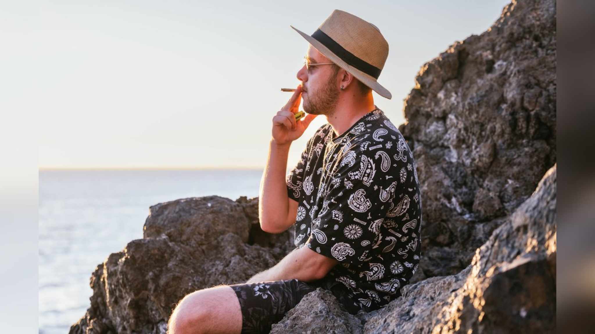 Wer an einem französischen Strand raucht, riskiert künftig ein Bußgeld. © istock/Jordi Ventura Corbera / iStock via Getty Images