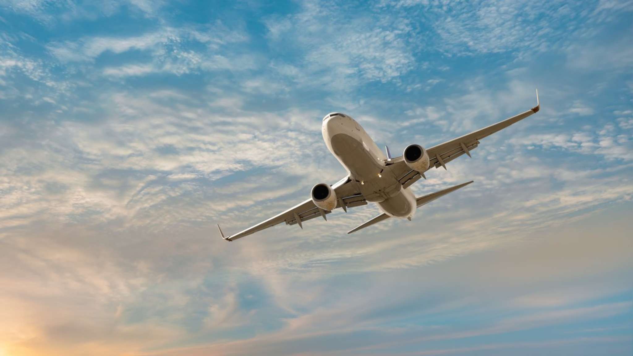 Als Studentin oder Student kannst Du bei vielen Flügen sparen. © iStock via Getty/murat4art