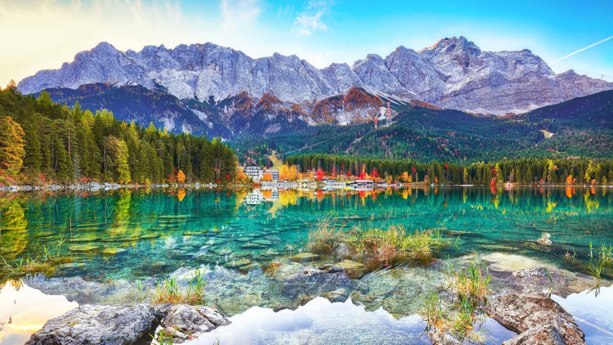 Der Eibsee ist im Herbst besonders idyllisch. © Vadym Lavra/Shutterstock.com