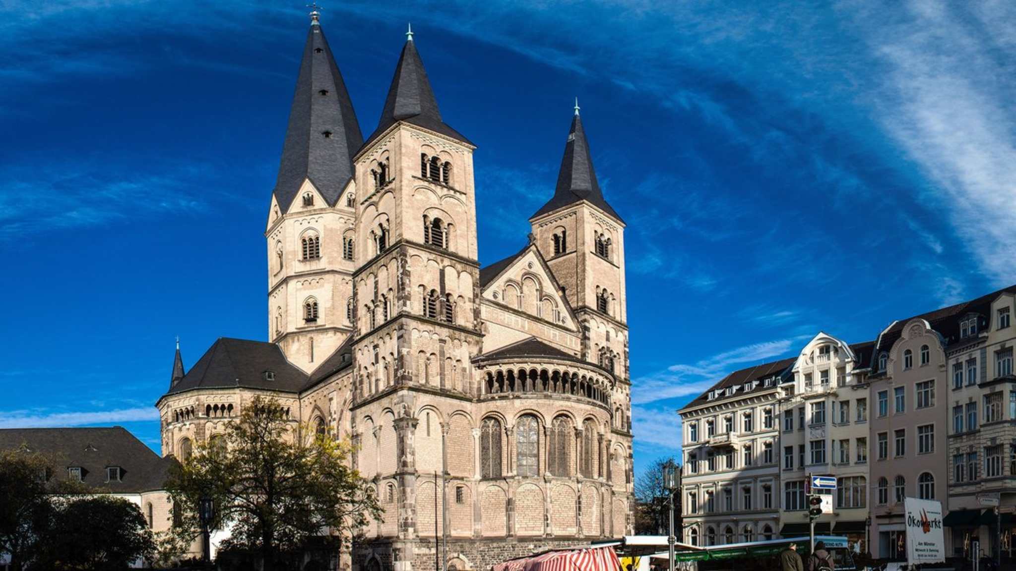 Das Bonner Münster wurde schon im 11. Jahrhundert erbaut. © Matyas Rehak/Shutterstock.com