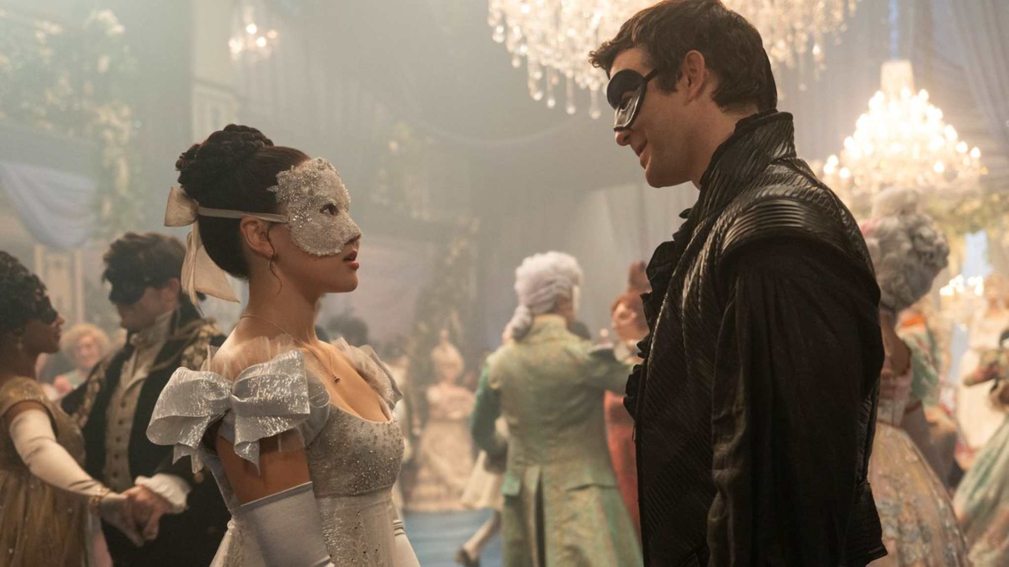 Benedict Bridgerton und Sophie begegnen sich in der neuen "Bridgerton"-Staffel zum ersten Mal. © Liam Daniel/Netflix