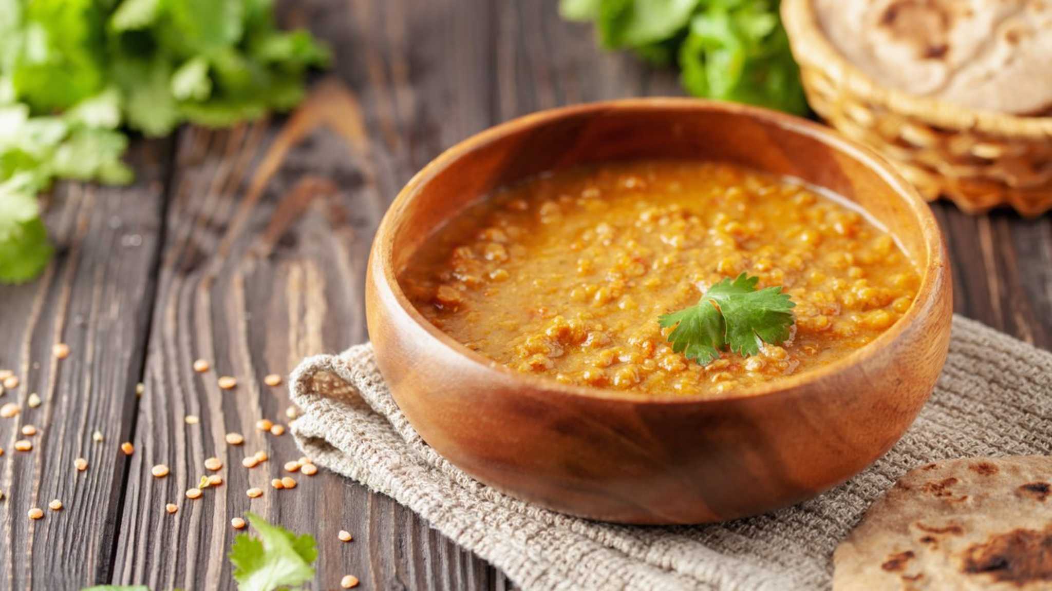 Dal ist ein typisches Gericht der indischen Küche. © iStock via Getty/MurzikNata