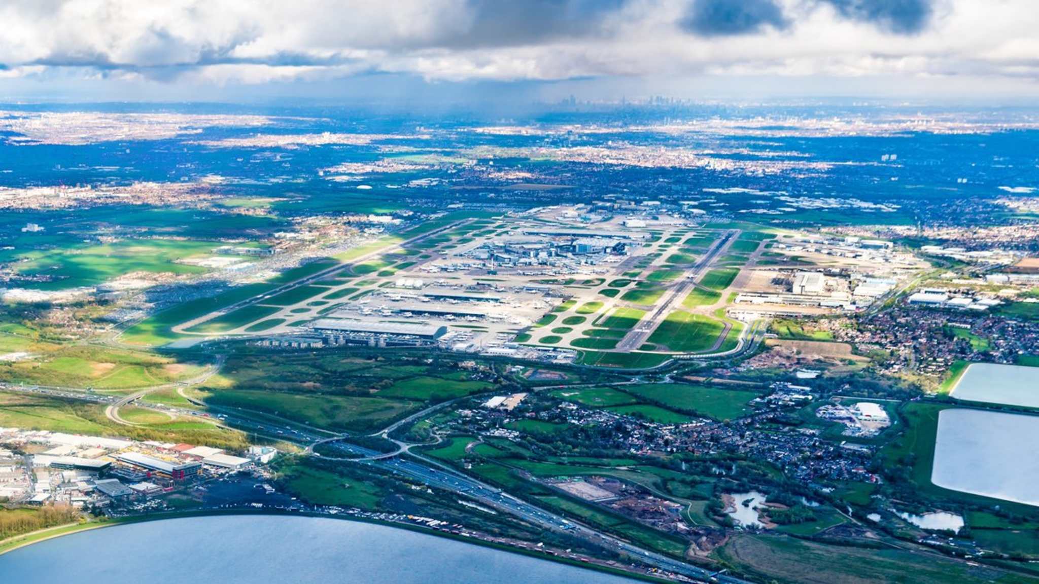 London Heathrow muss seine Spitzenposition als Europas verkehrsreichster Flughafen abtreten. © iStock via Getty/Leonid Andronov