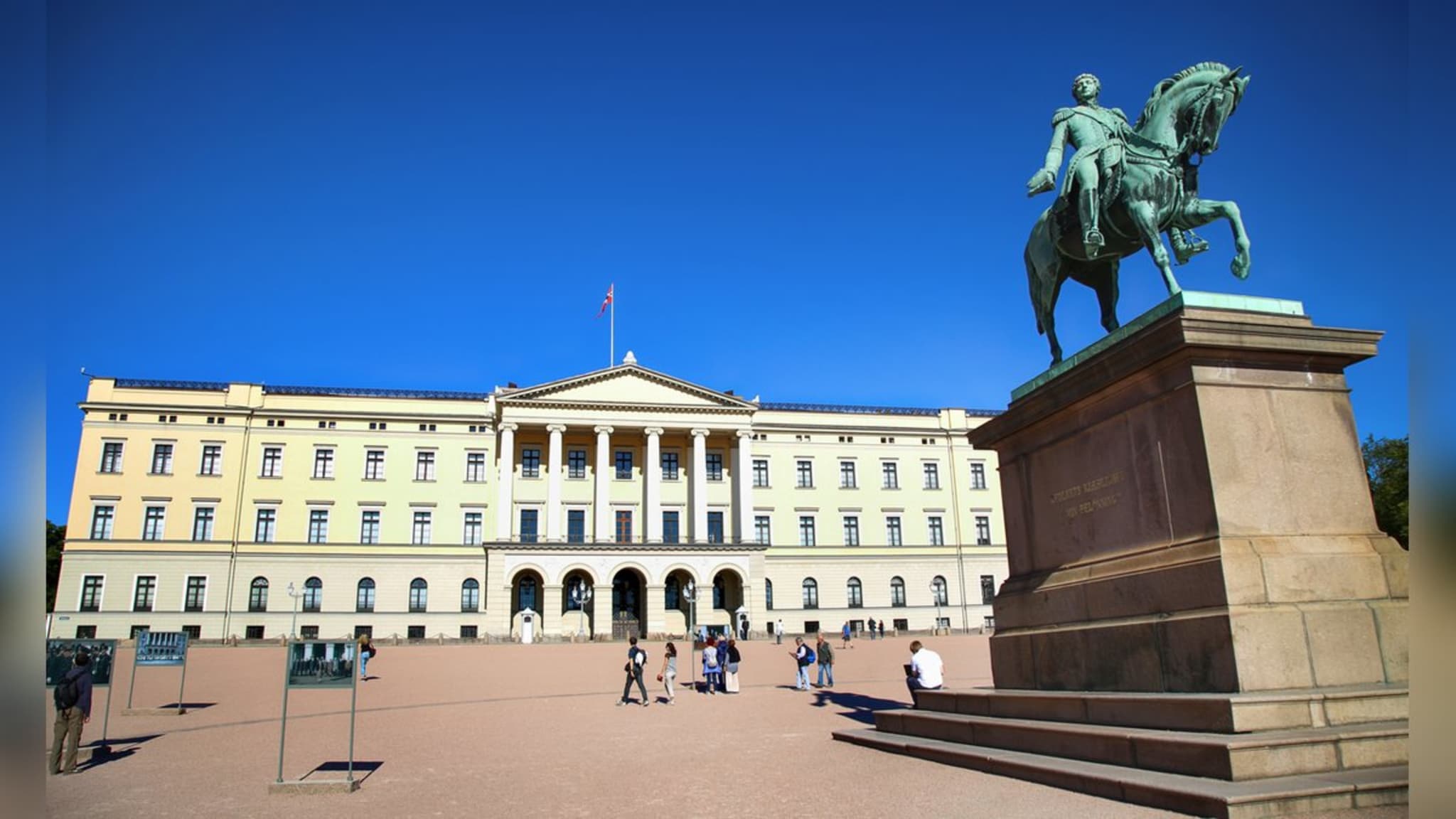Das königliche Schloss Oslo dient als Amtssitz des norwegischen Monarchen. © istock/vladacanon / iStock via Getty Images